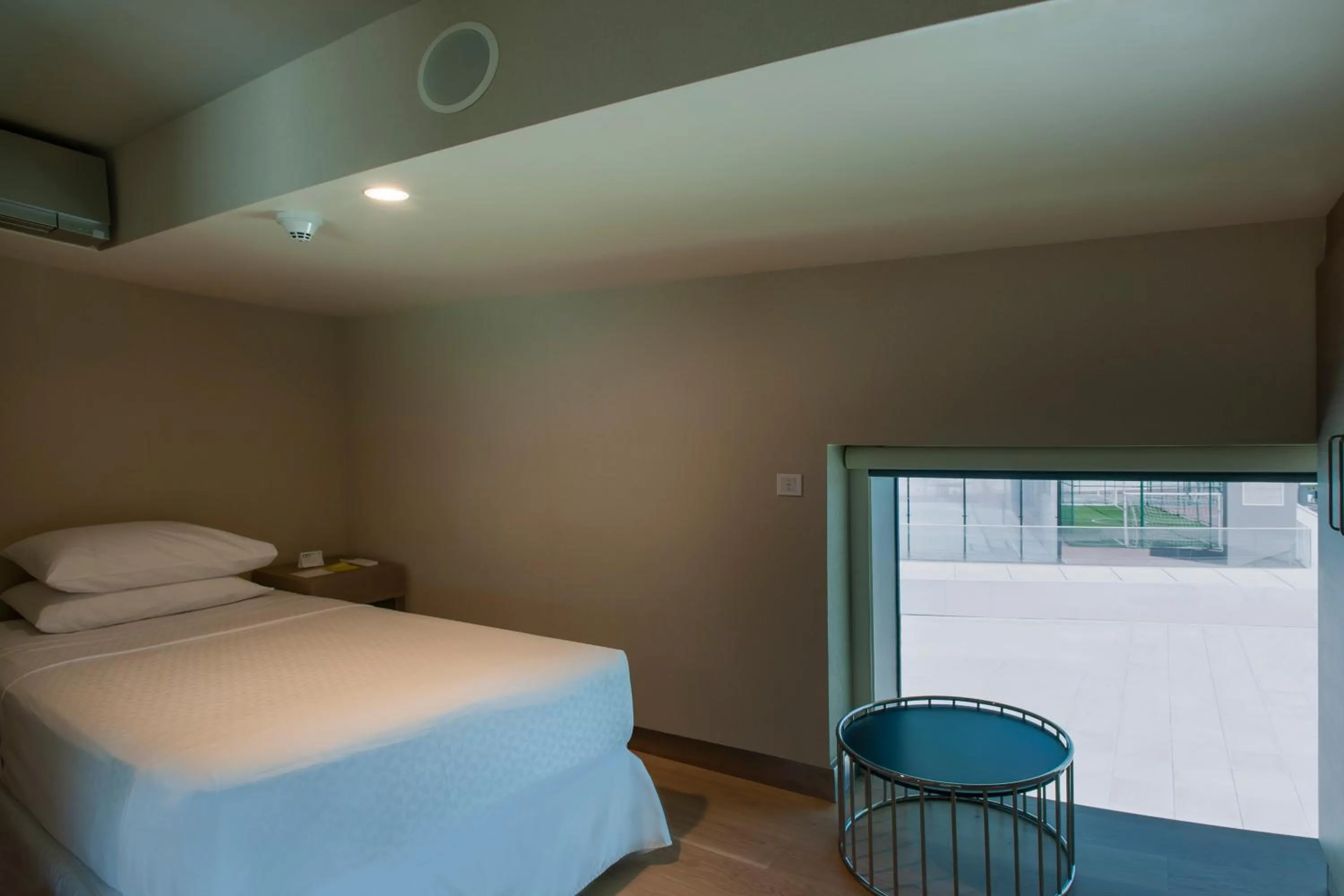 Photo of the whole room, Bed in Four Points by Sheraton Izmir