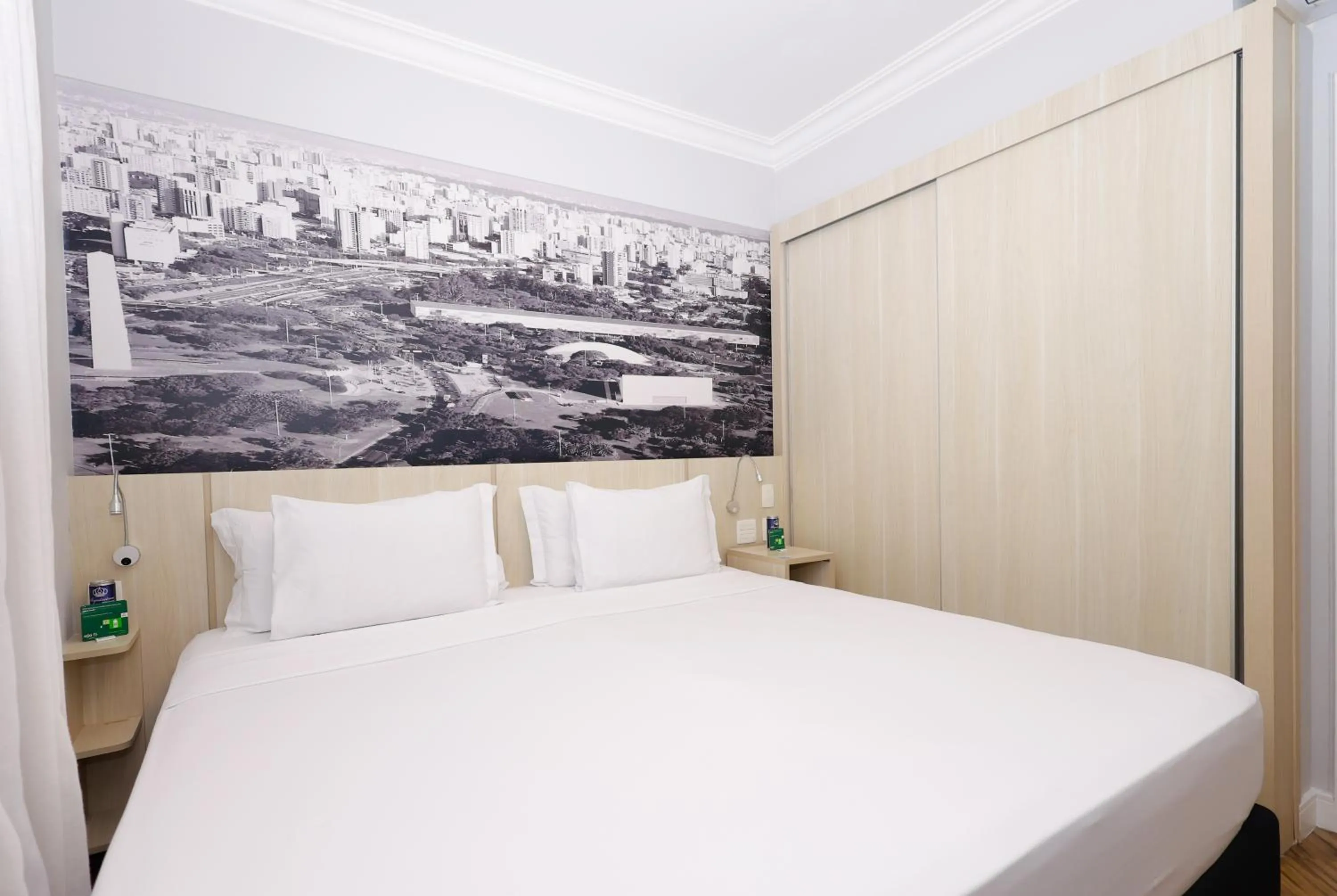 Bed in Radisson Oscar Freire