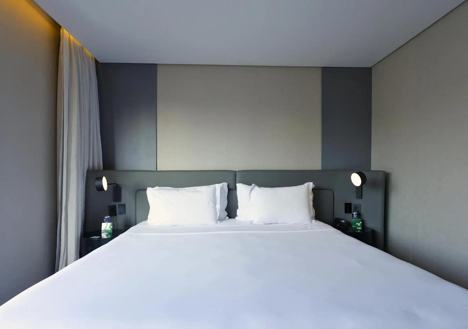 Bed in Radisson Oscar Freire