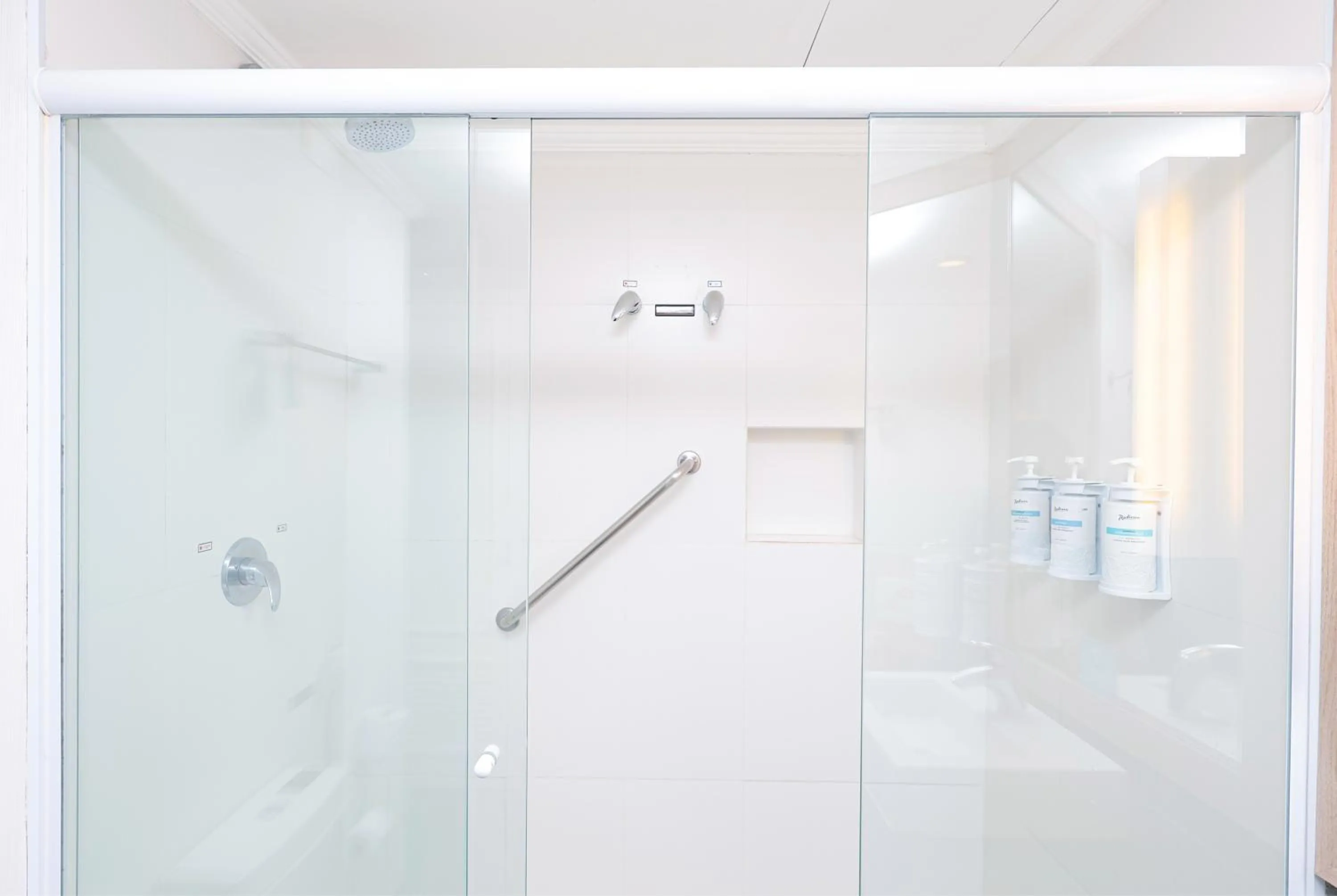 Shower in Radisson Oscar Freire