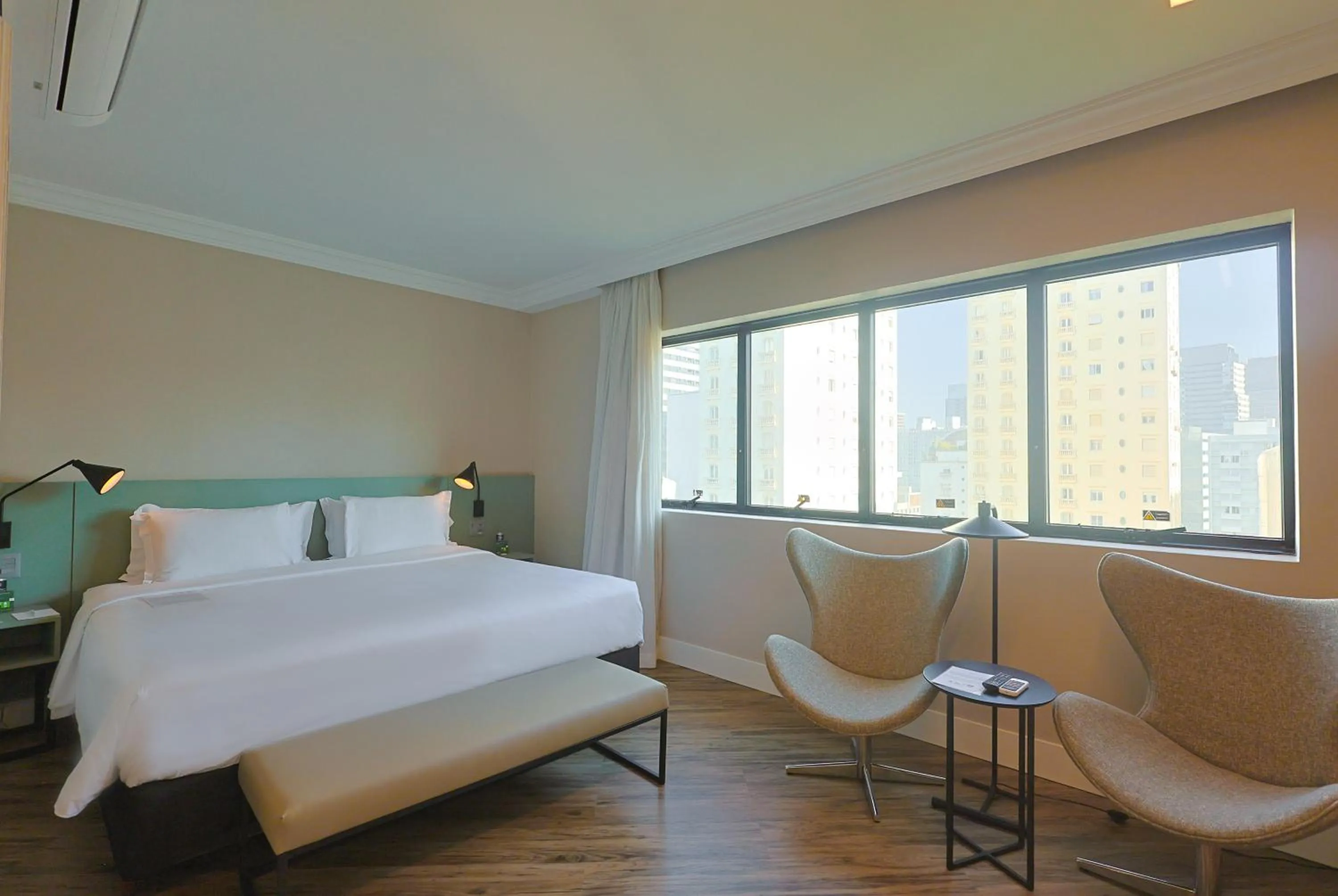 Photo of the whole room, Bed in Radisson Oscar Freire