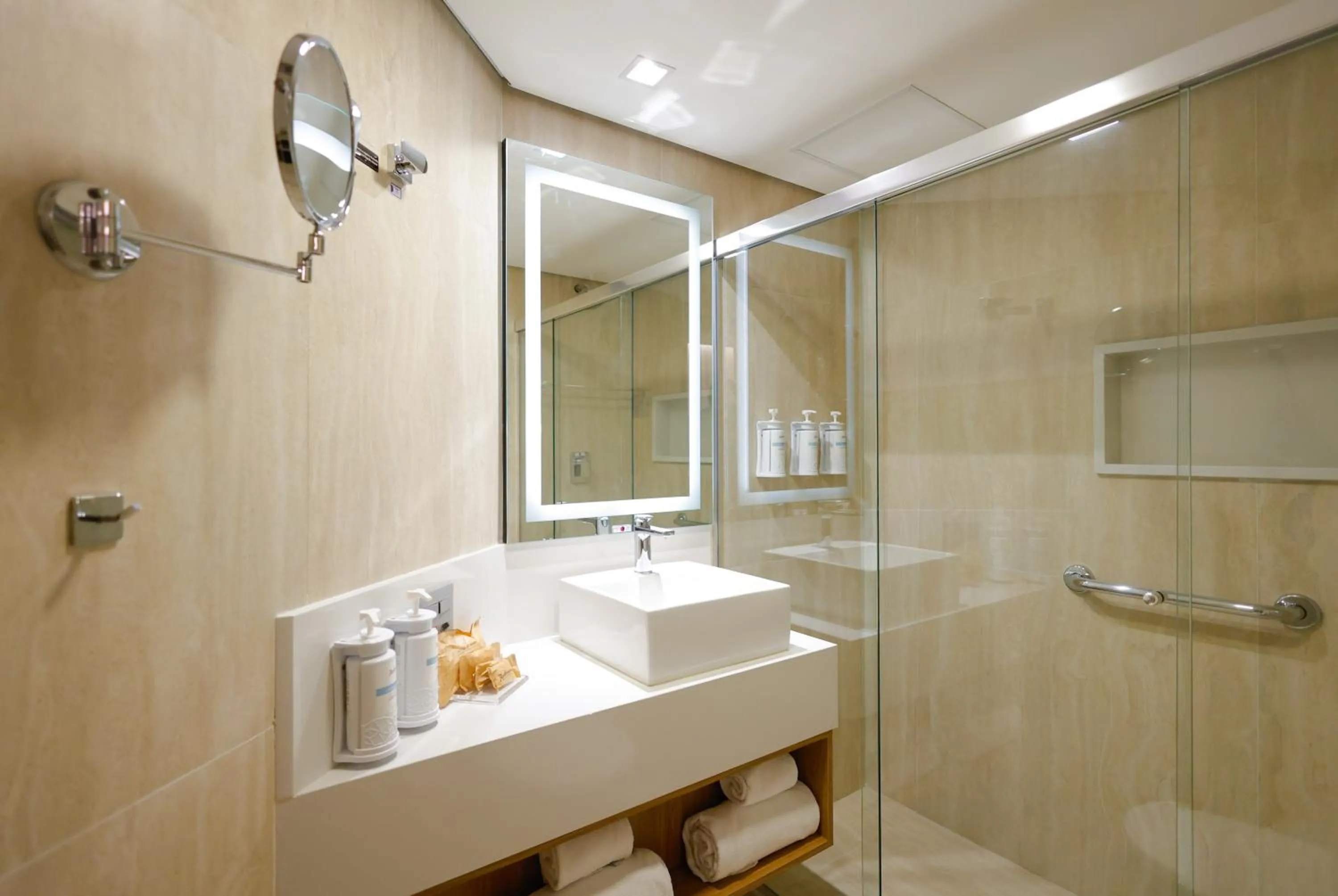 Bathroom in Radisson Oscar Freire