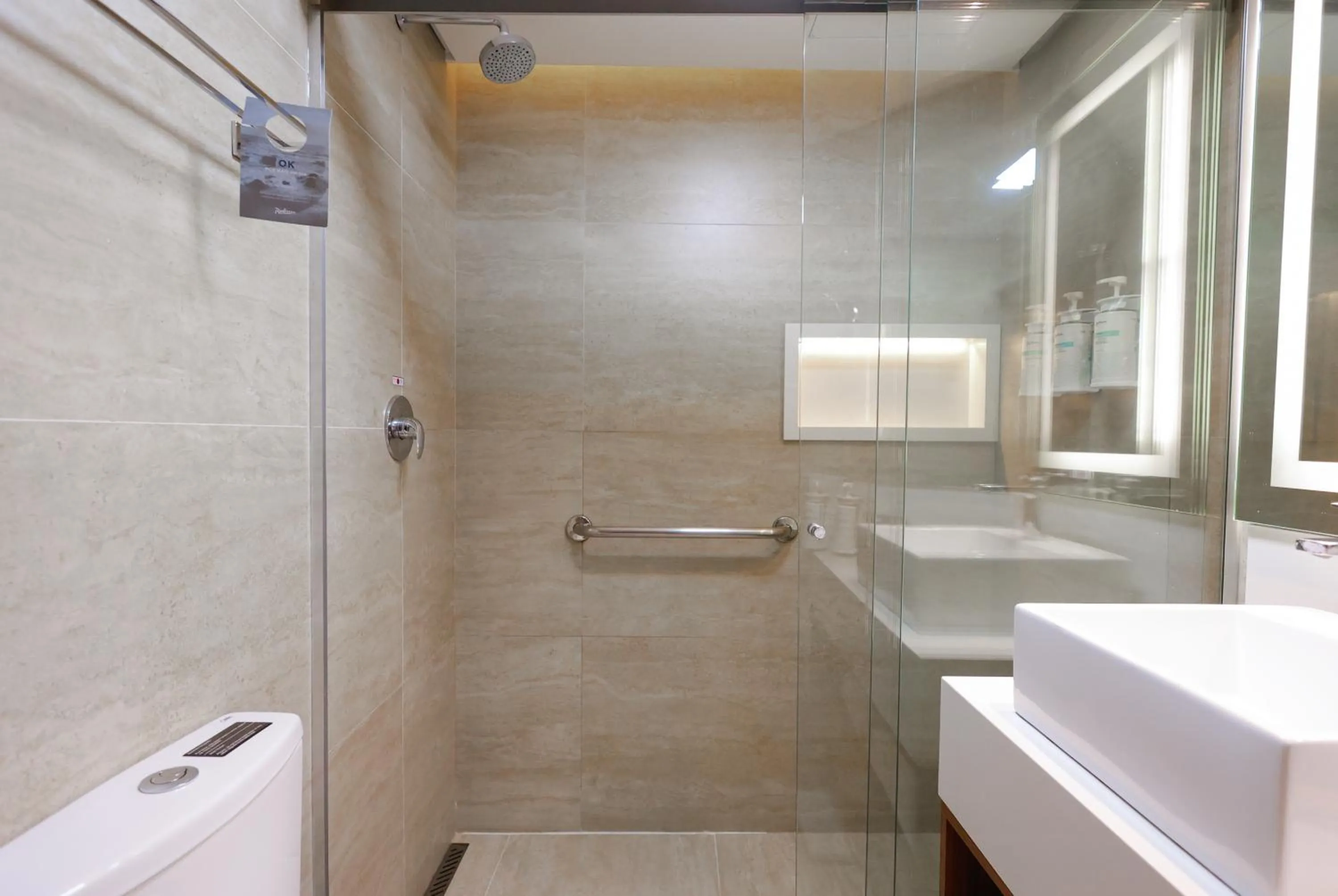 Bathroom in Radisson Oscar Freire