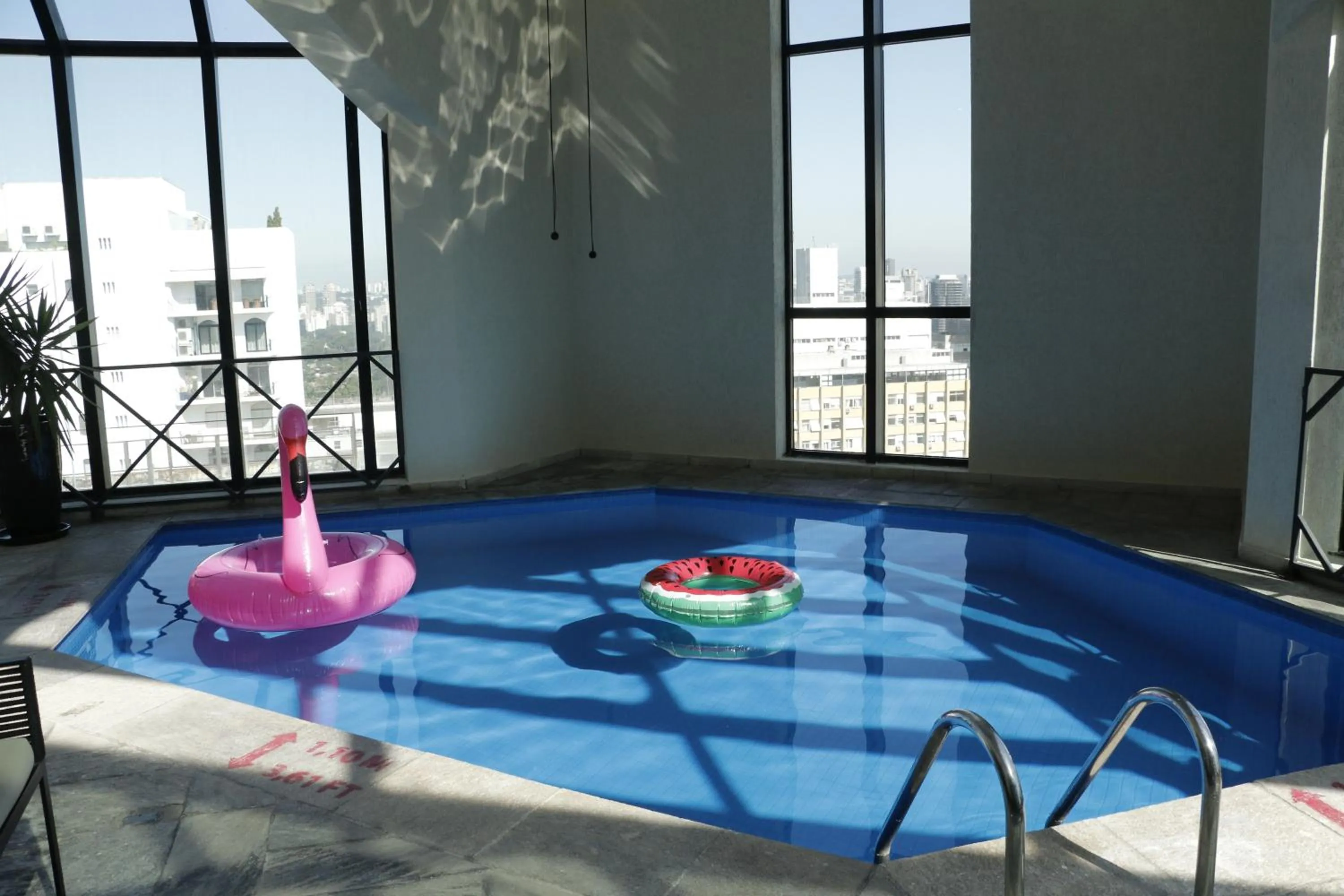 Swimming pool in Radisson Oscar Freire