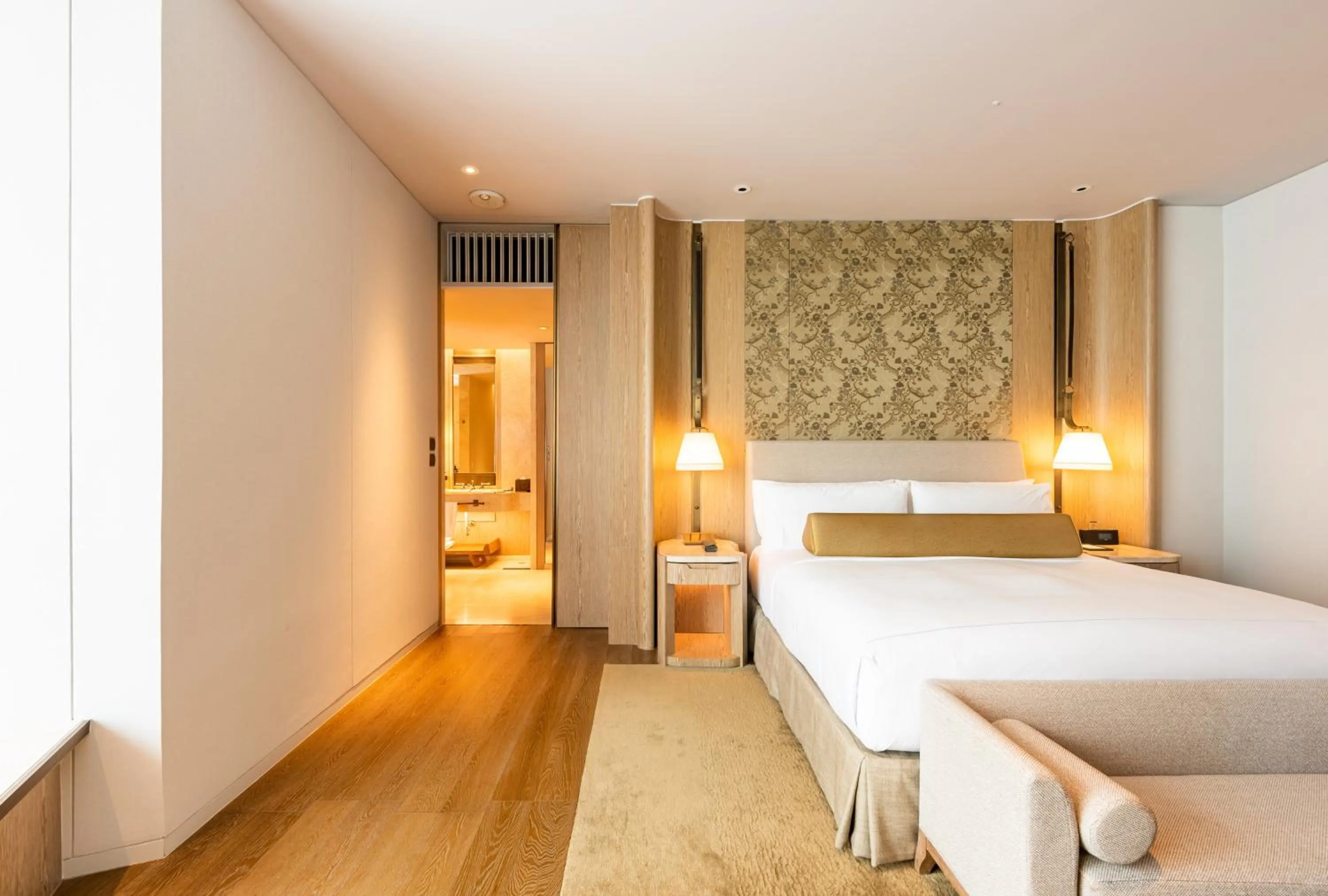 Guests, Bed in Waldorf Astoria Bangkok