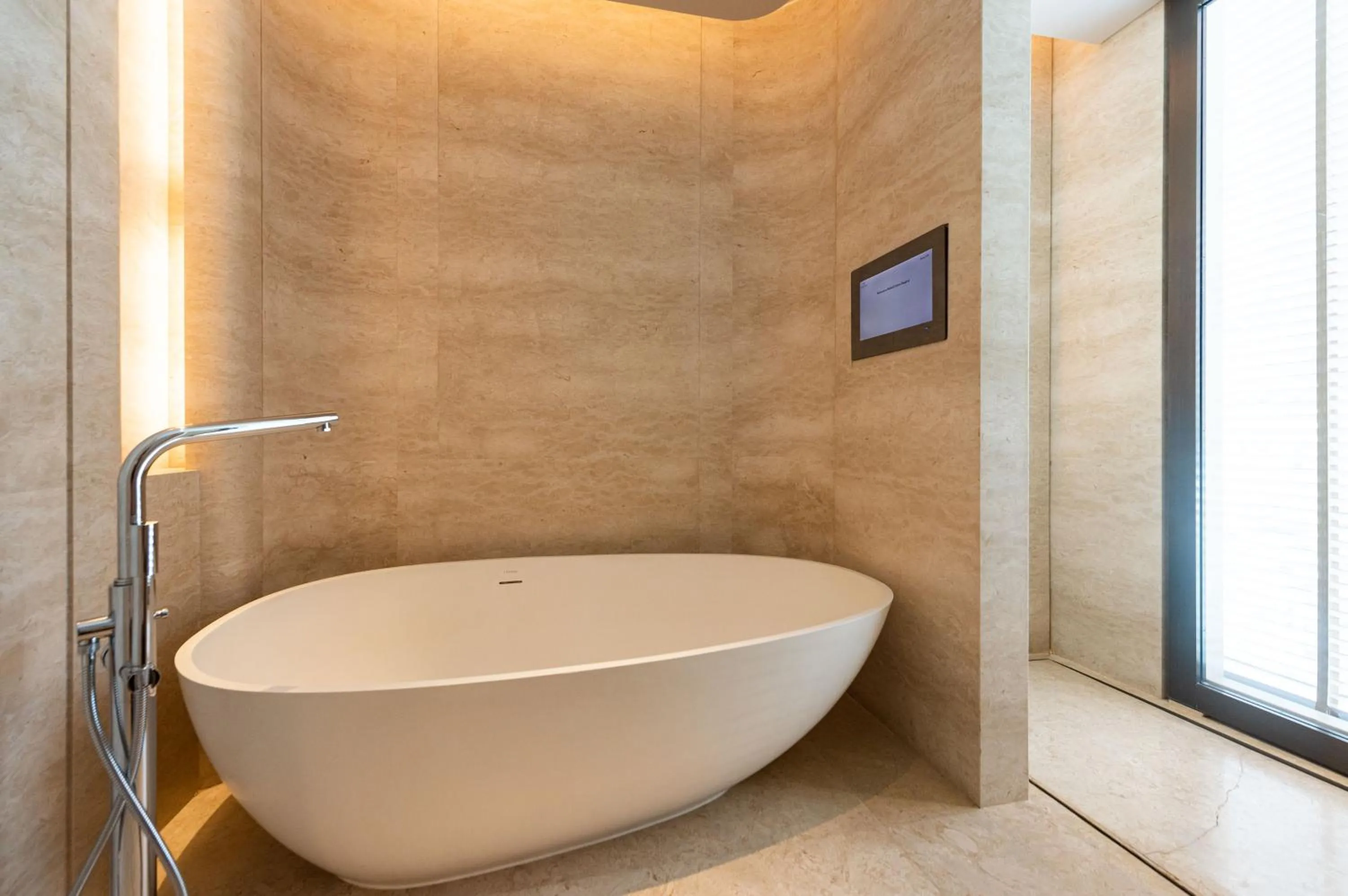 Bath in Waldorf Astoria Bangkok