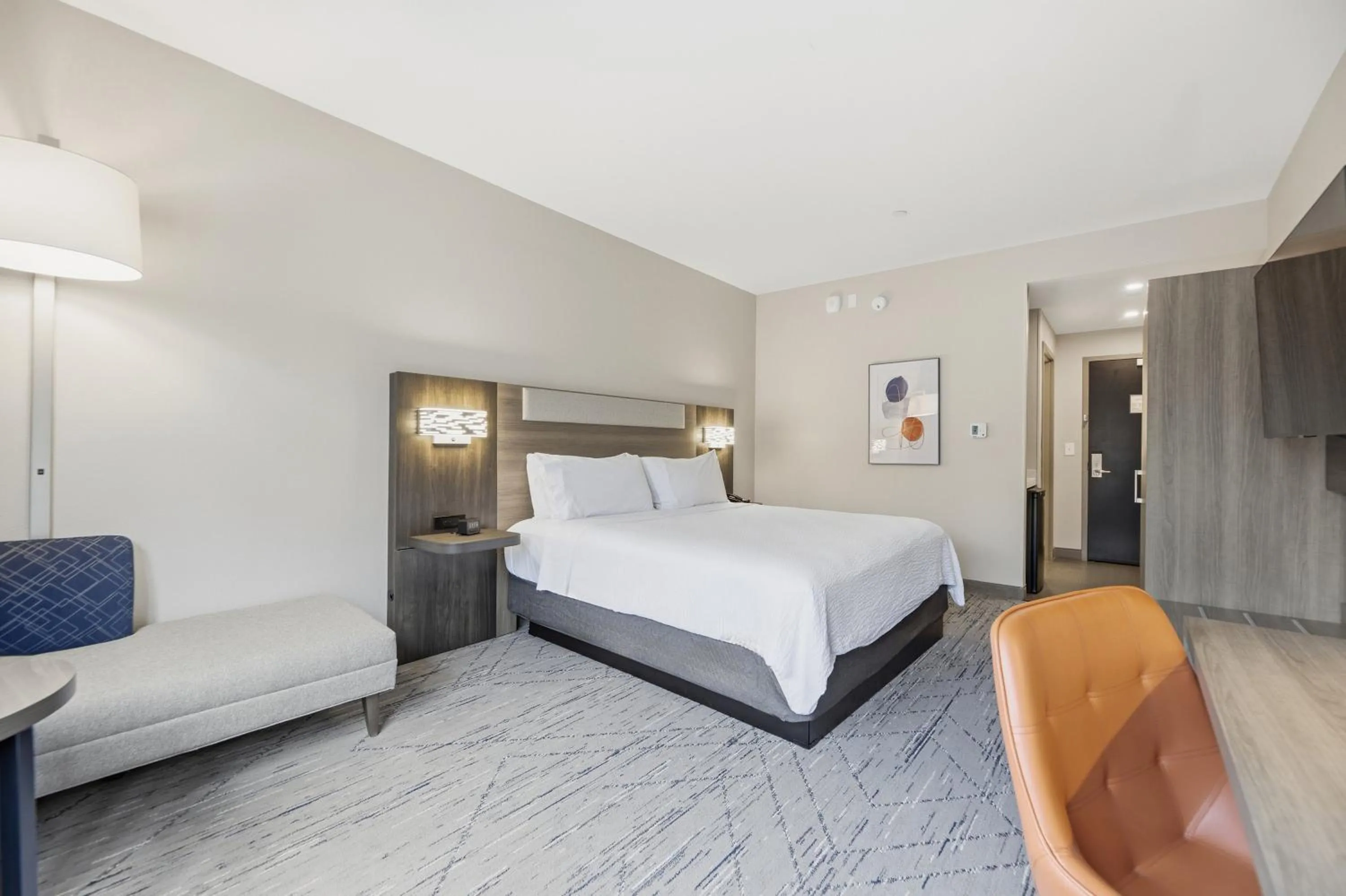 Photo of the whole room, Bed in Holiday Inn Express & Suites Raleigh West - Lenovo Center by IHG