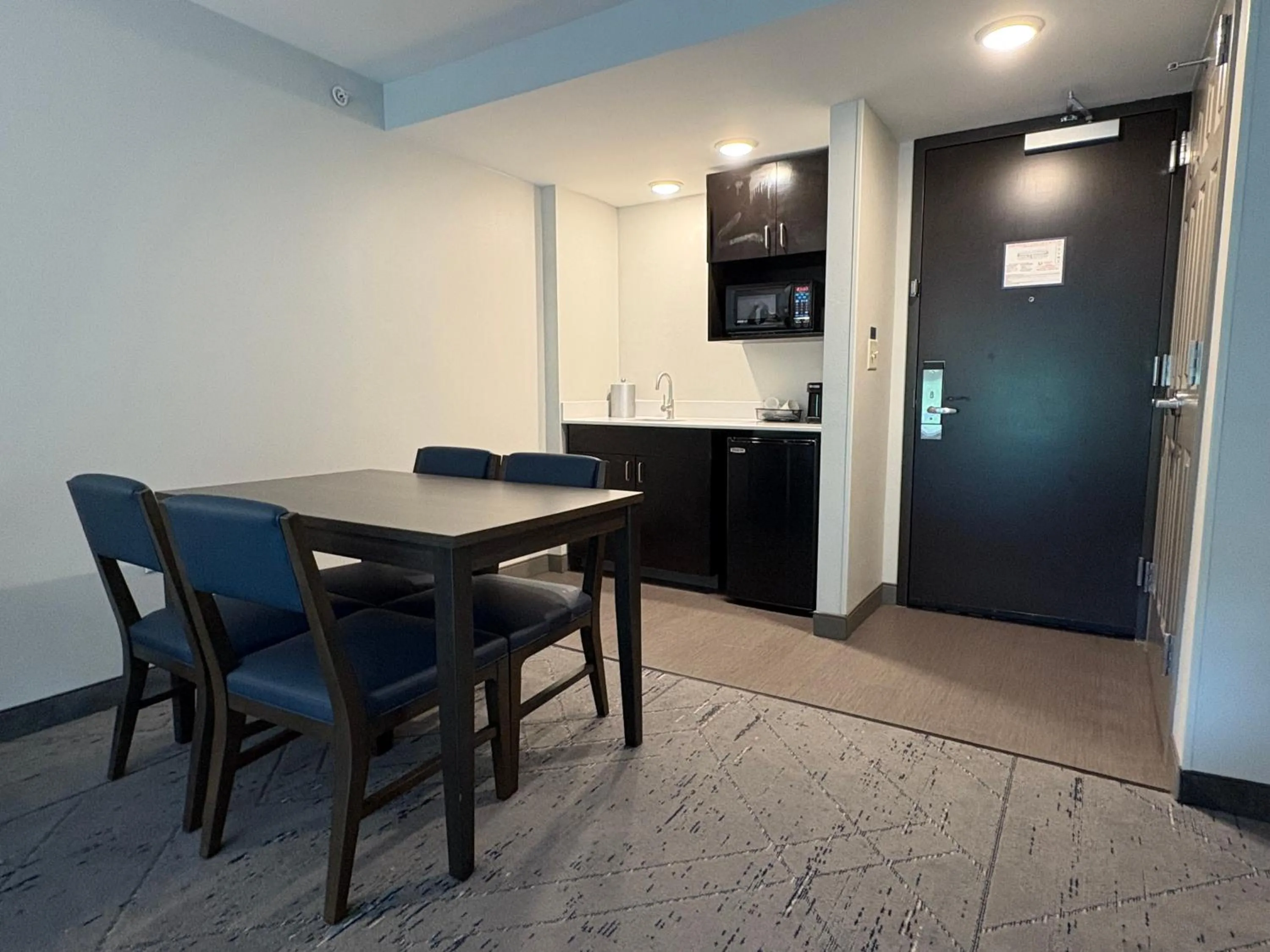 kitchen in Holiday Inn Express & Suites Raleigh West - Lenovo Center by IHG
