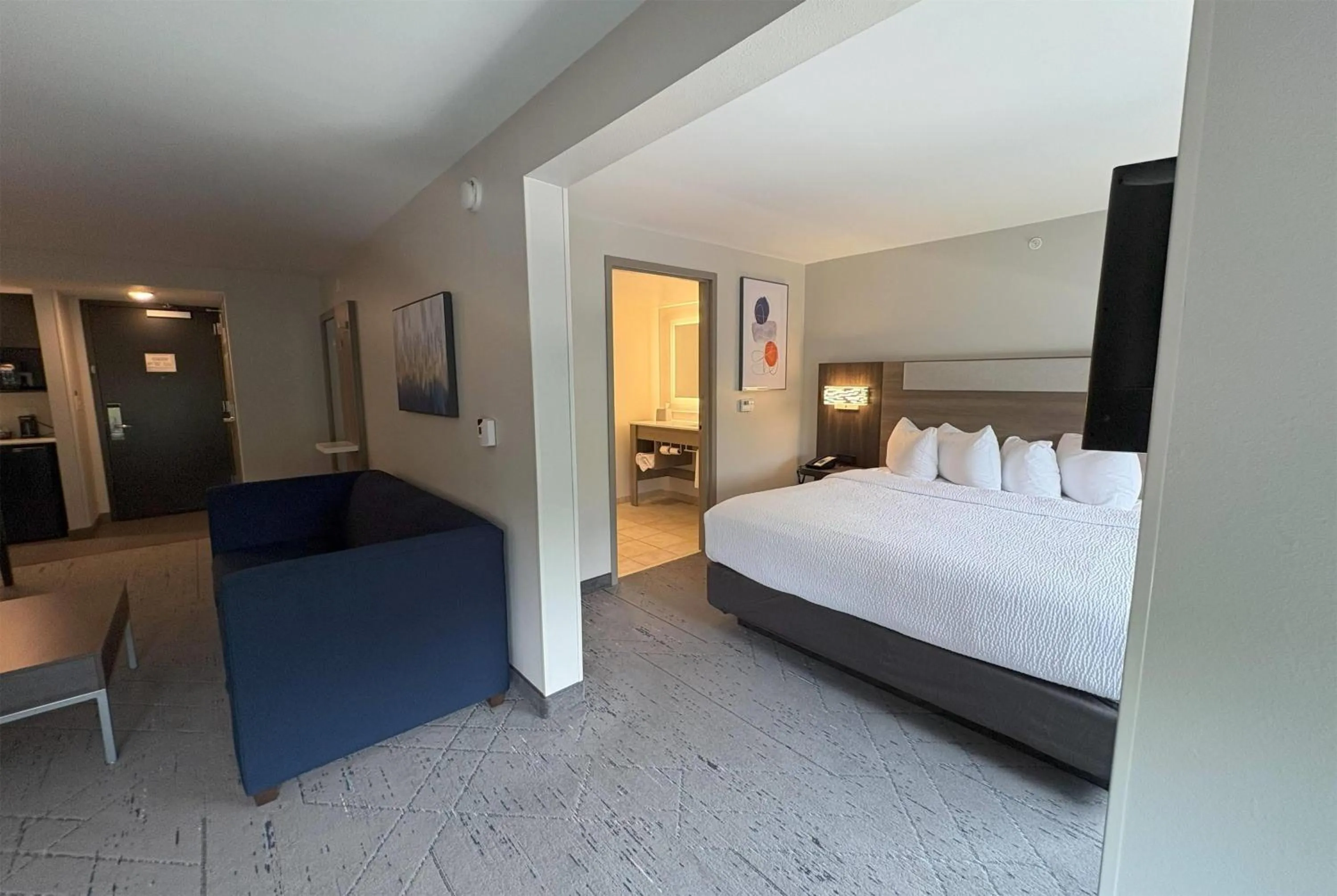 Photo of the whole room, Bed in Wingate by Wyndham State Arena Raleigh/Cary Hotel