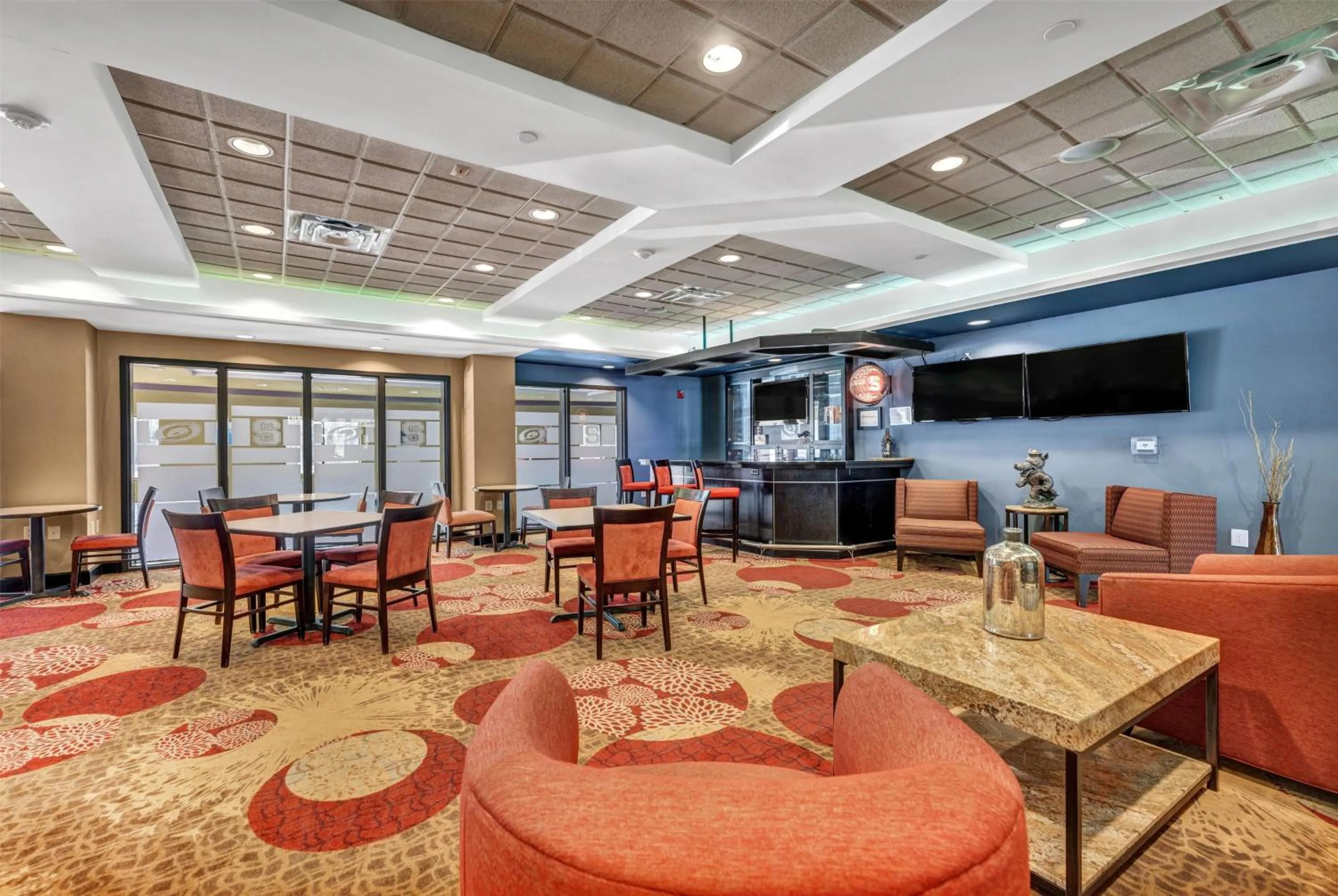 Restaurant/places to eat in Wingate by Wyndham State Arena Raleigh/Cary Hotel