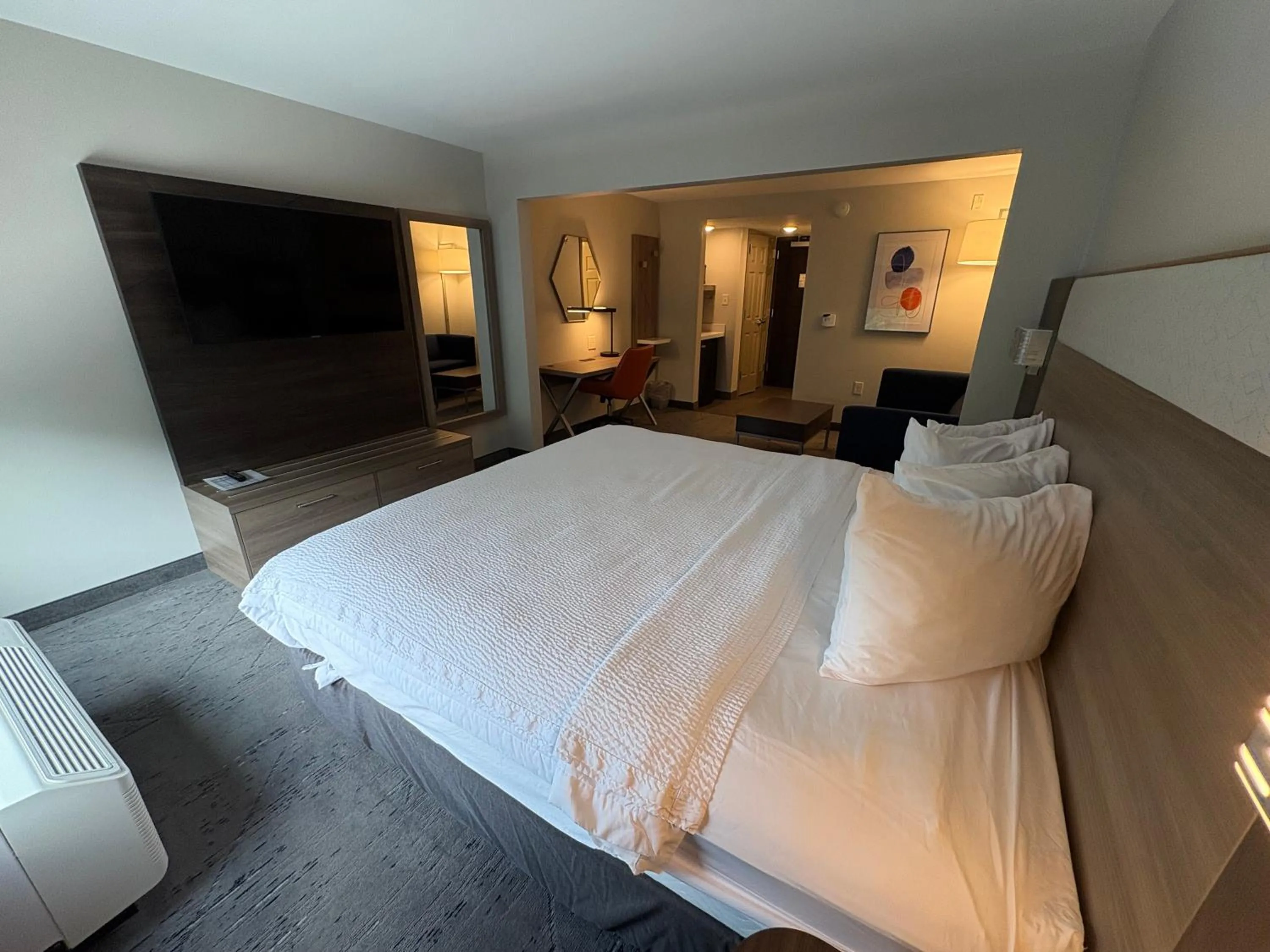 Bedroom, Bed in Wingate by Wyndham State Arena Raleigh/Cary Hotel