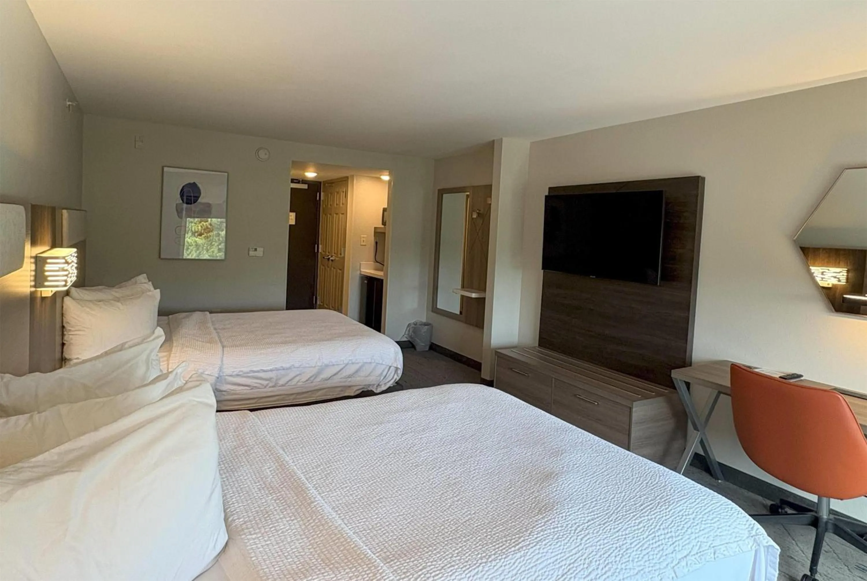 Photo of the whole room, Bed in Wingate by Wyndham State Arena Raleigh/Cary Hotel