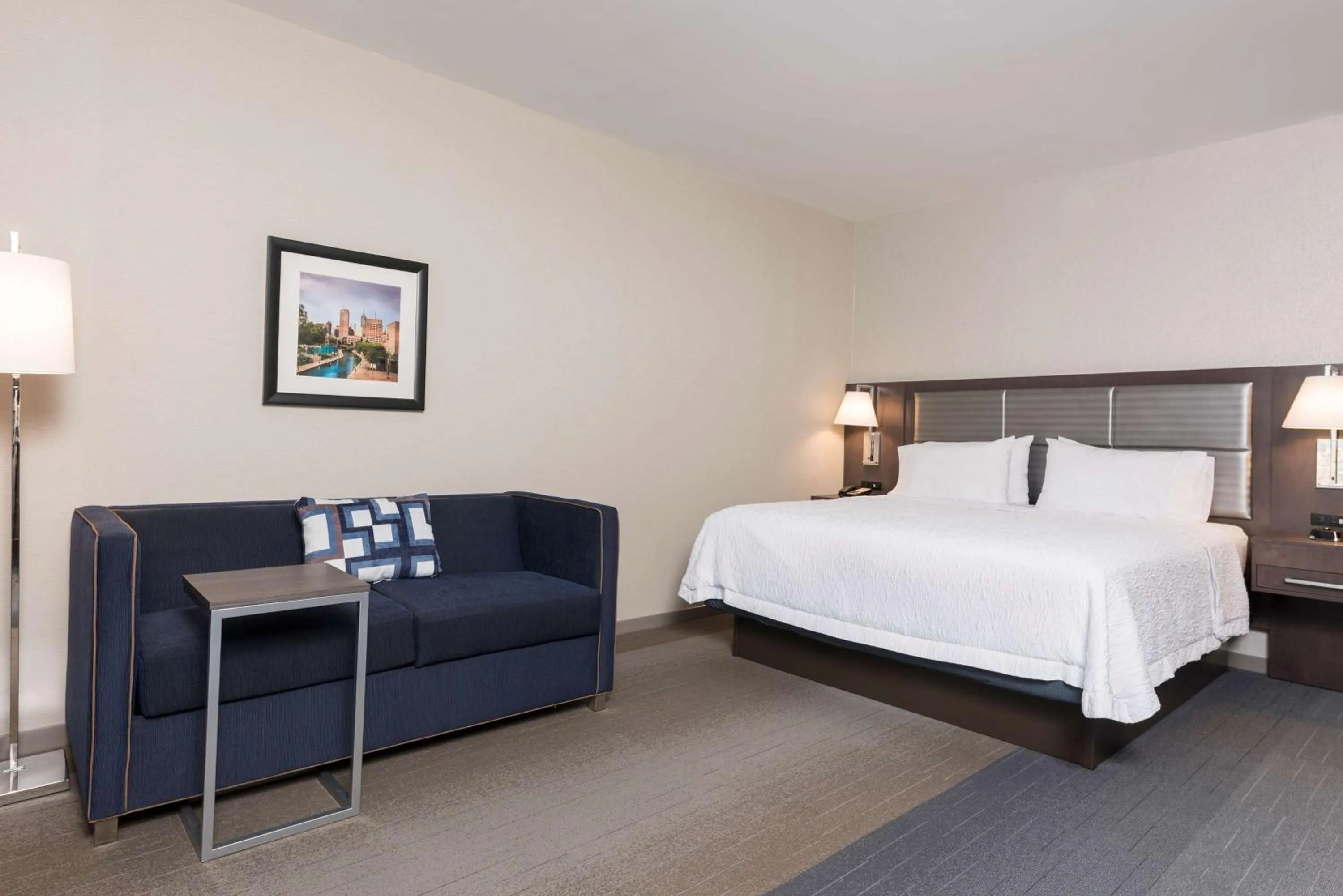 Living room, Bed in Hampton Inn & Suites Indianapolis-Keystone, IN