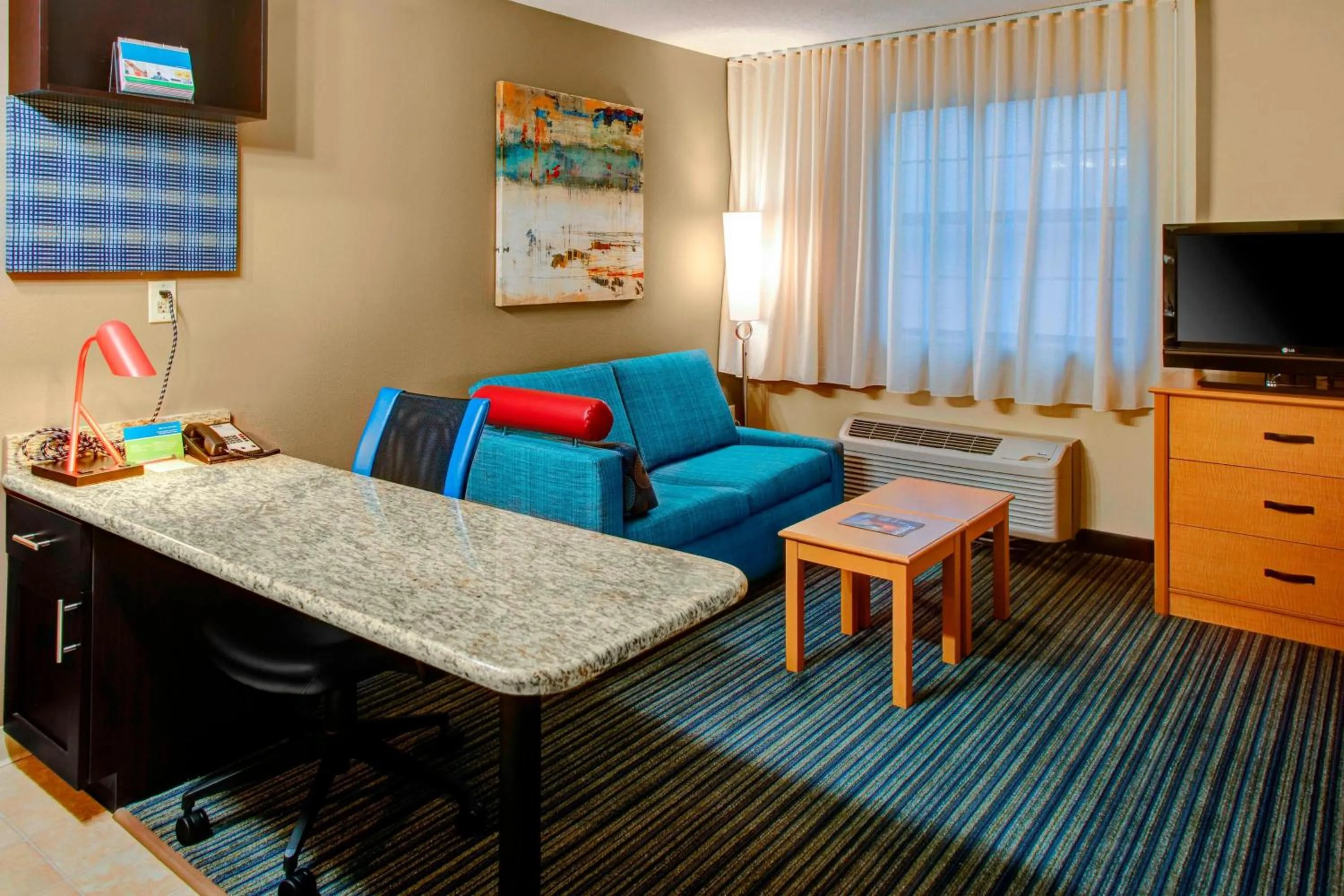 Living room in TownePlace Suites Atlanta Buckhead