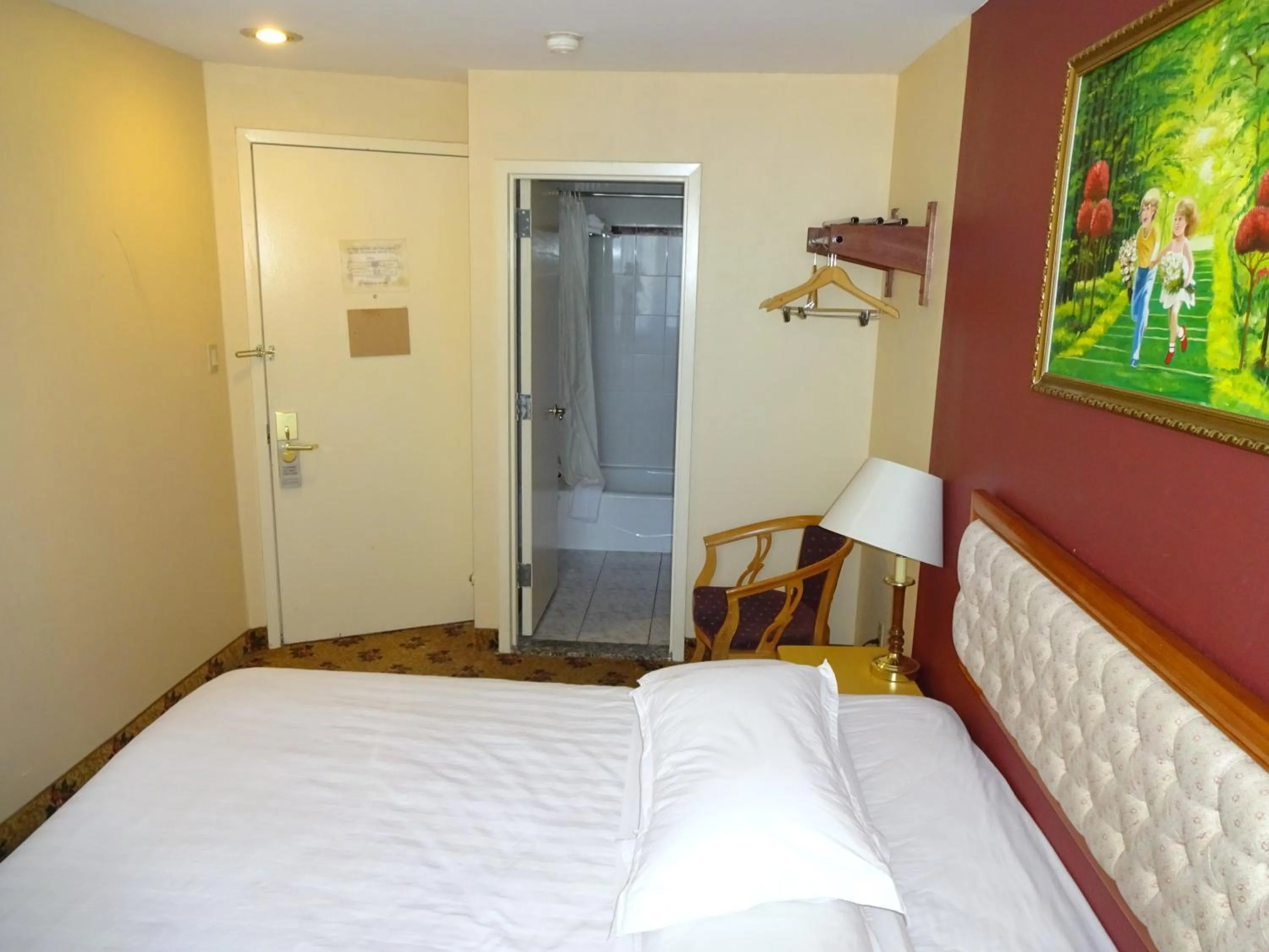 Bedroom, Bed in Flushing Hotel