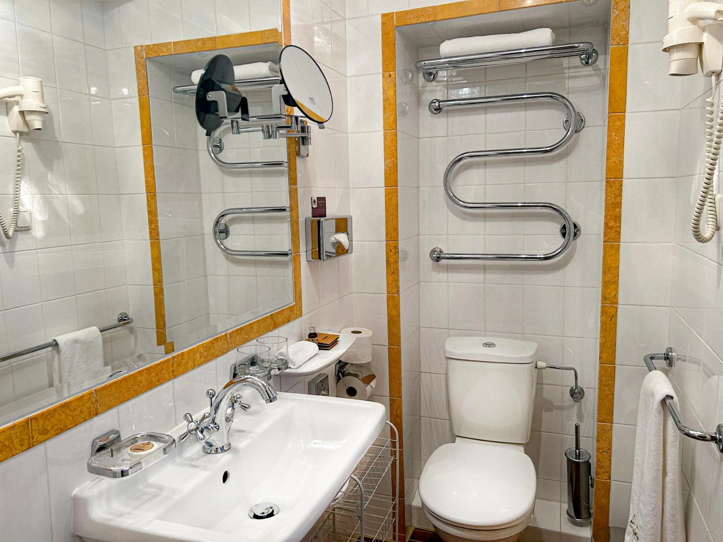 Bathroom in Imperial Hotel & Restaurant