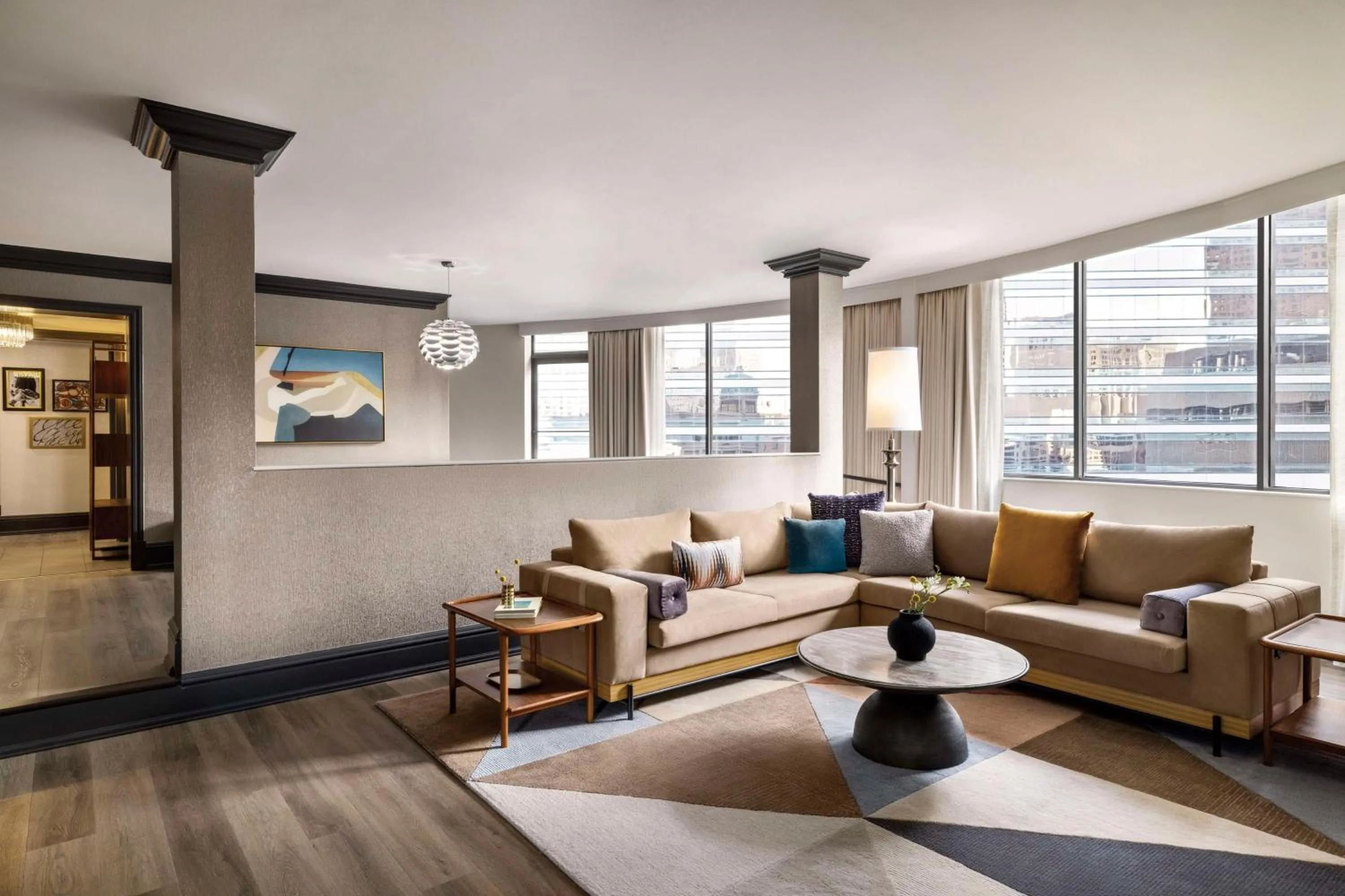 Living room in The American Hotel Atlanta Downtown-a Doubletree by Hilton