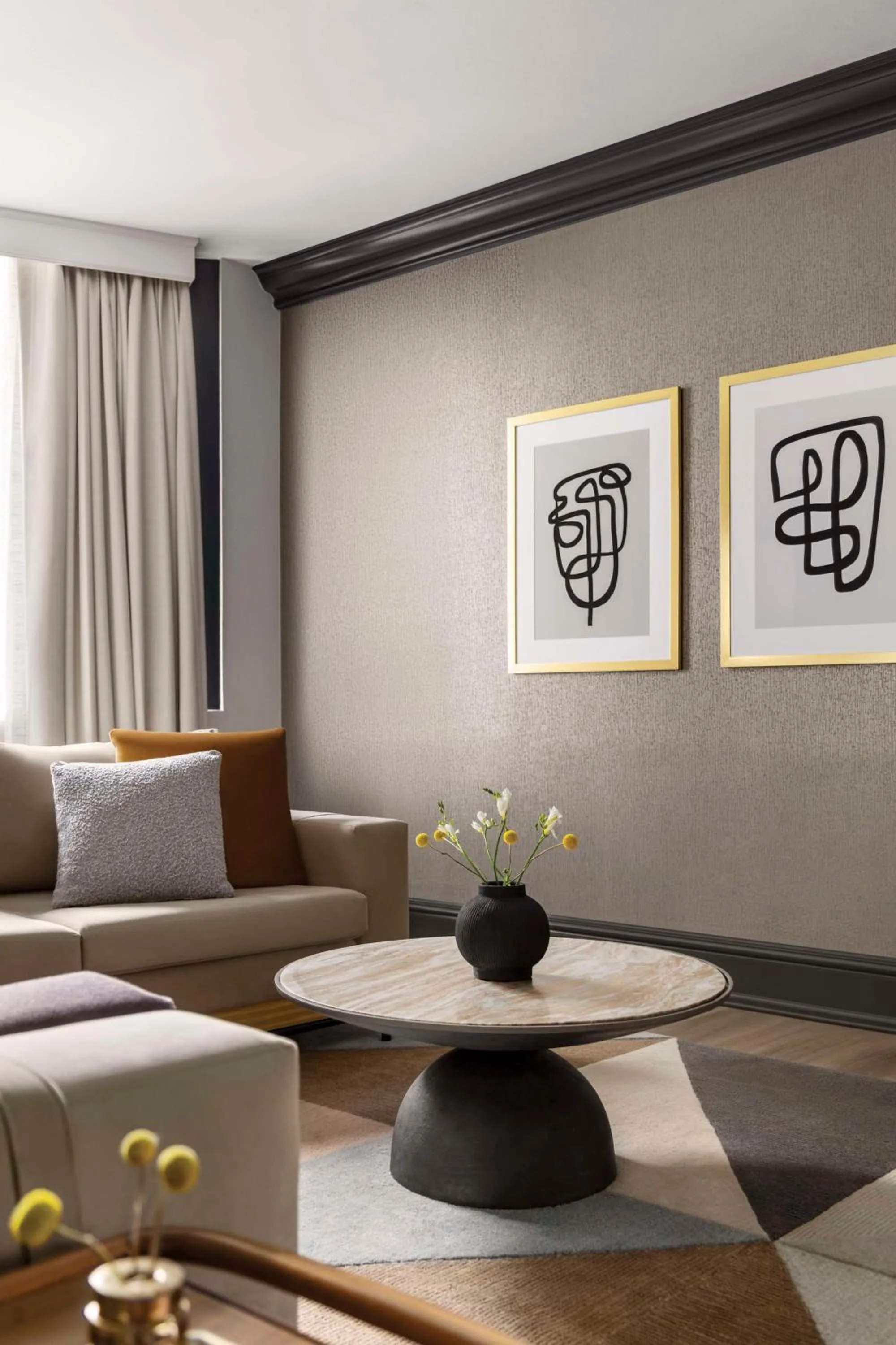 Living room in The American Hotel Atlanta Downtown-a Doubletree by Hilton