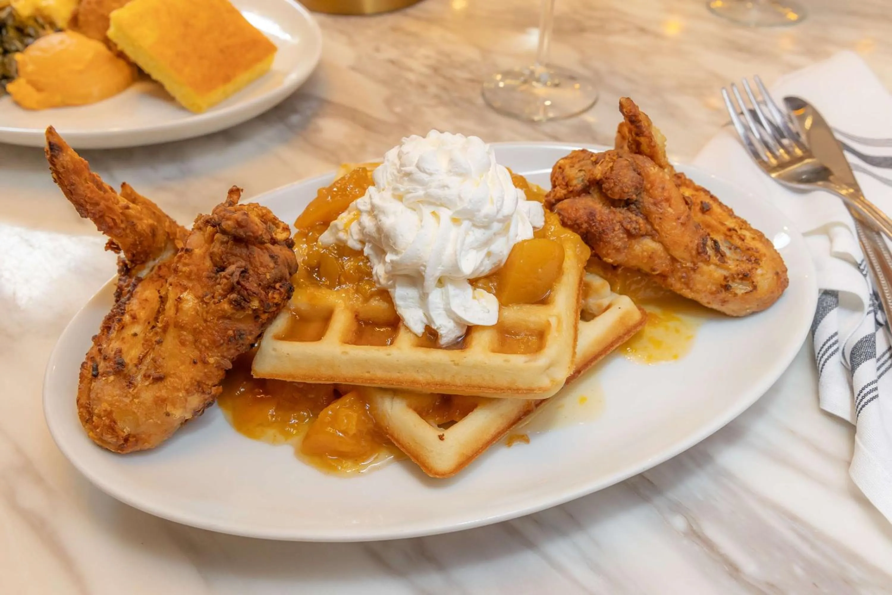 Lounge or bar in The American Hotel Atlanta Downtown-a Doubletree by Hilton