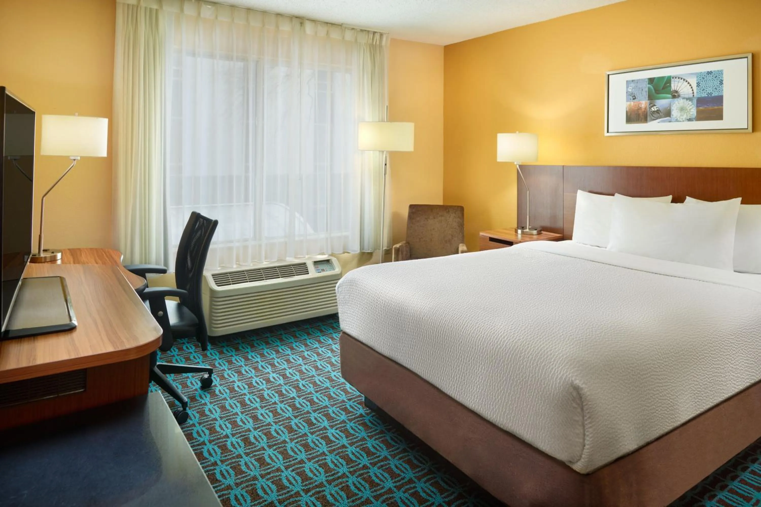 Photo of the whole room, Bed in Fairfield Inn & Suites by Marriott Atlanta Buckhead
