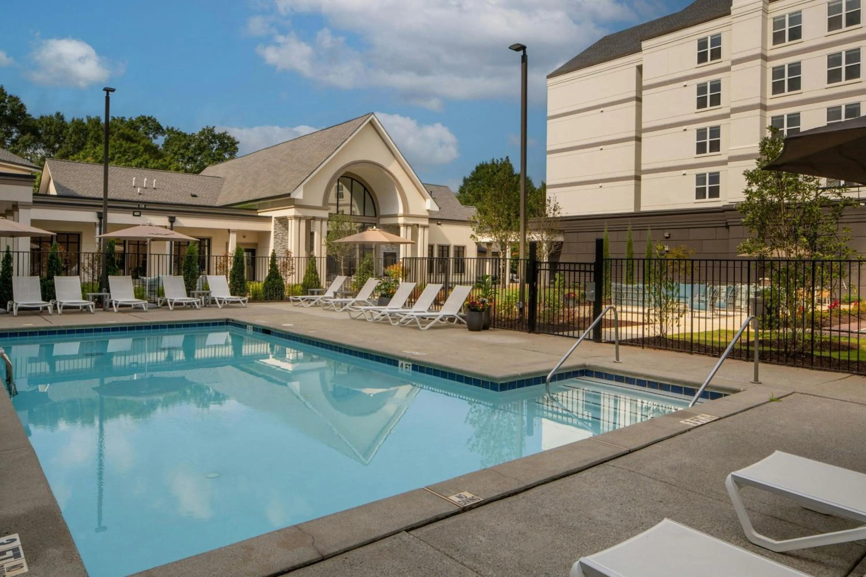 Swimming pool in Residence Inn Atlanta Buckhead/Lenox Park