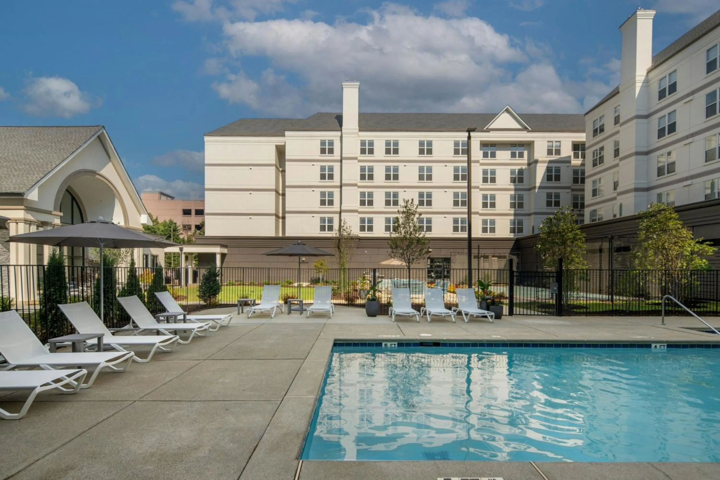 Swimming pool in Residence Inn Atlanta Buckhead/Lenox Park