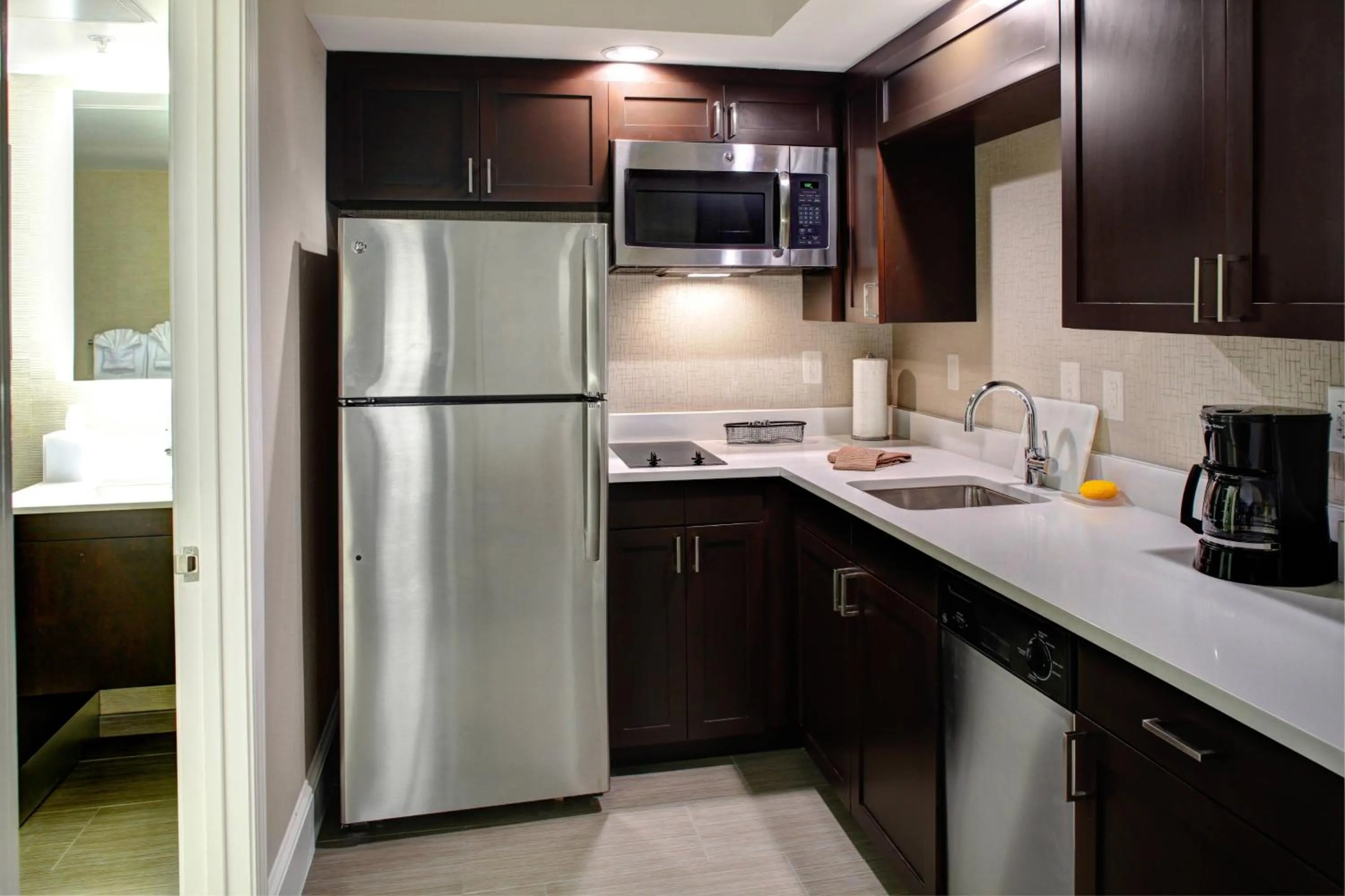Kitchen or kitchenette in Residence Inn by Marriott Atlanta Midtown/Georgia Tech