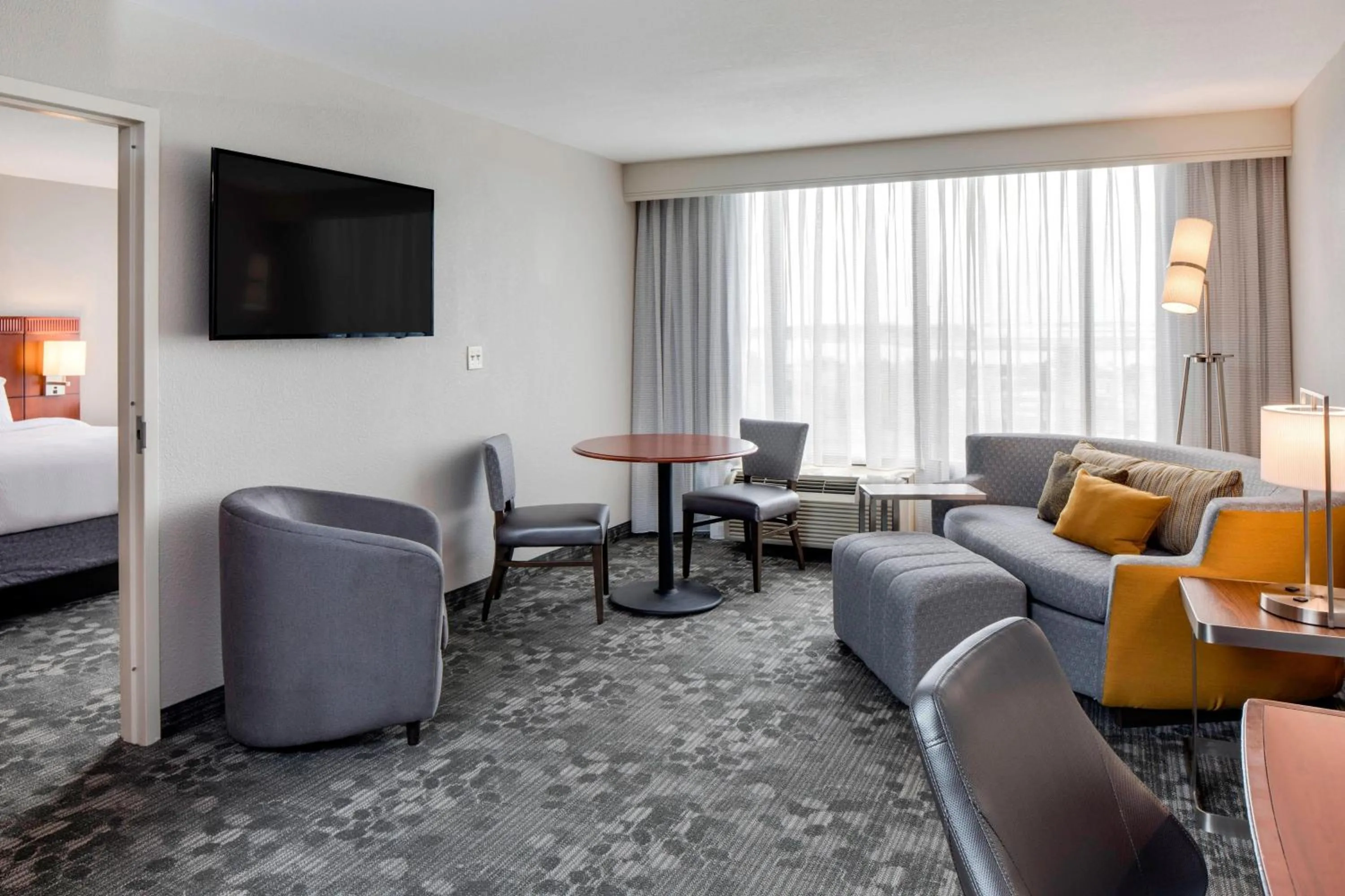 Bedroom in Courtyard by Marriott Boston Logan Airport