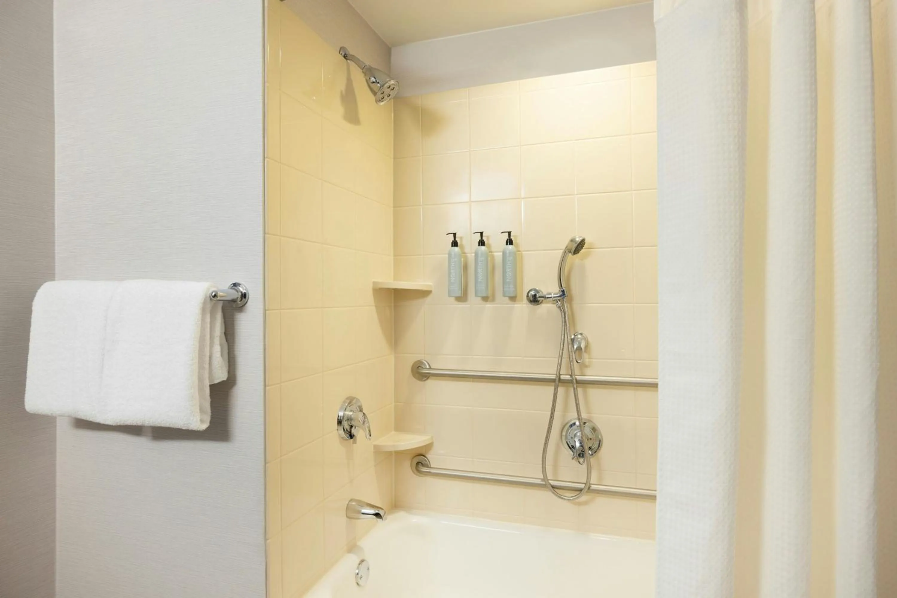 Photo of the whole room in Courtyard Boston-South Boston