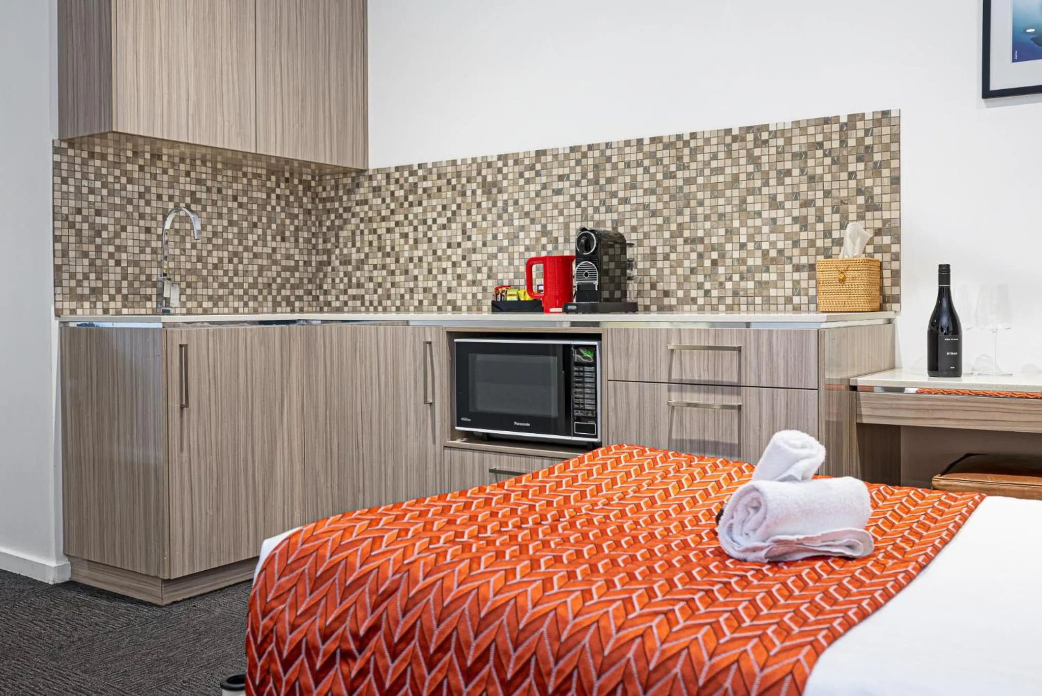 Kitchen or kitchenette, Bed in North Adelaide Boutique Stays Accommodation