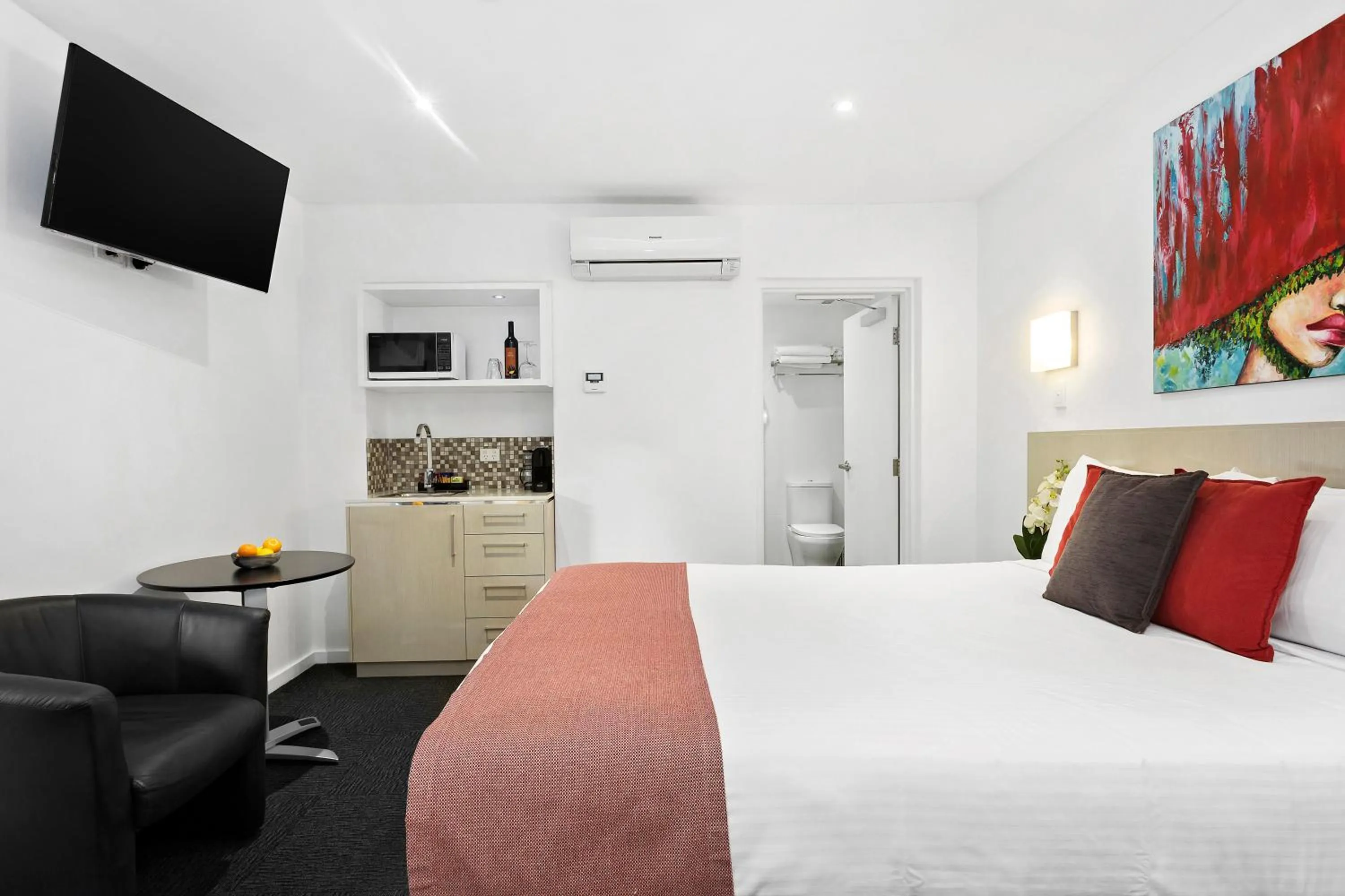 Coffee/tea facilities, Bed in North Adelaide Boutique Stays Accommodation