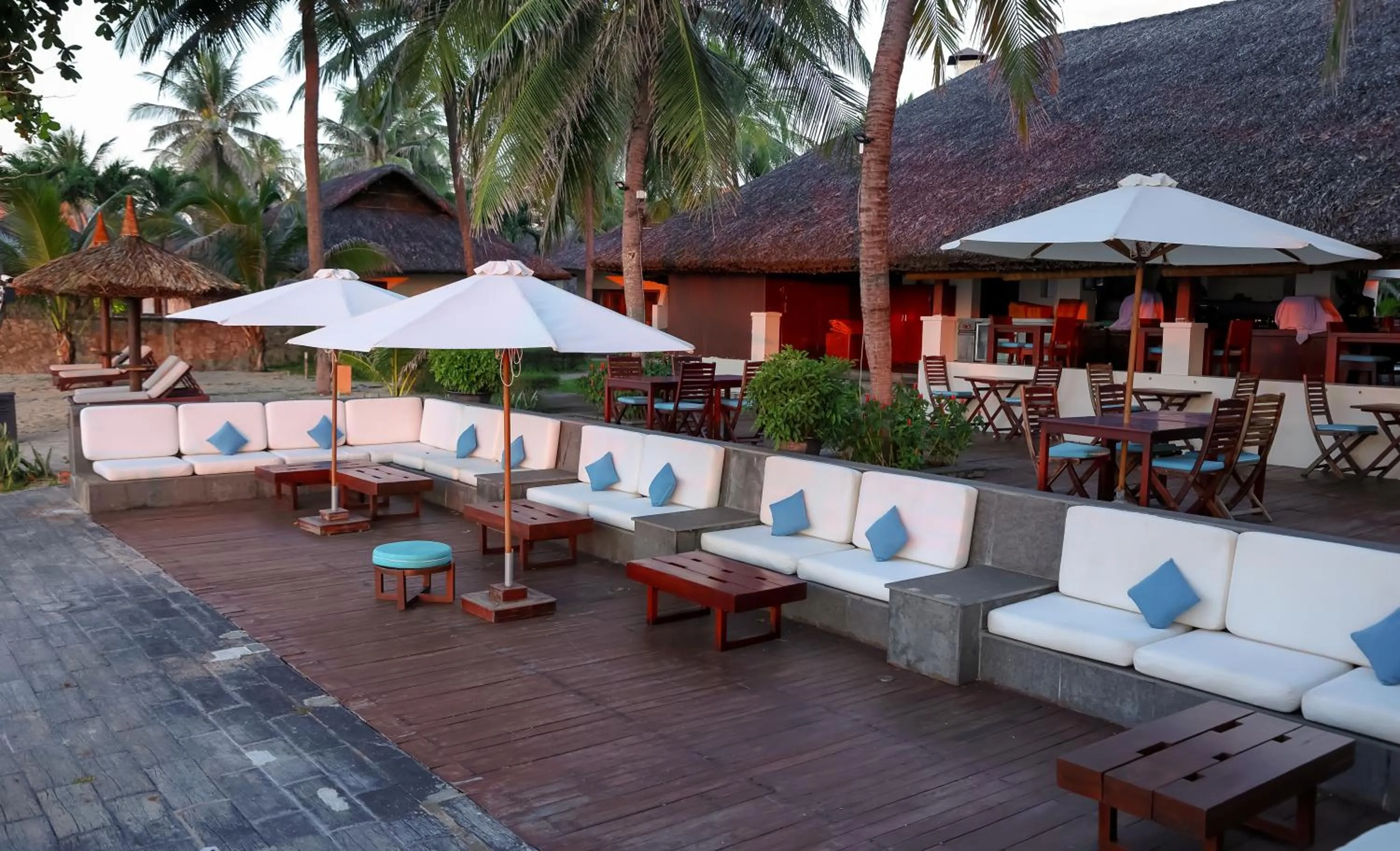 Restaurant/places to eat in Blue Ocean Resort