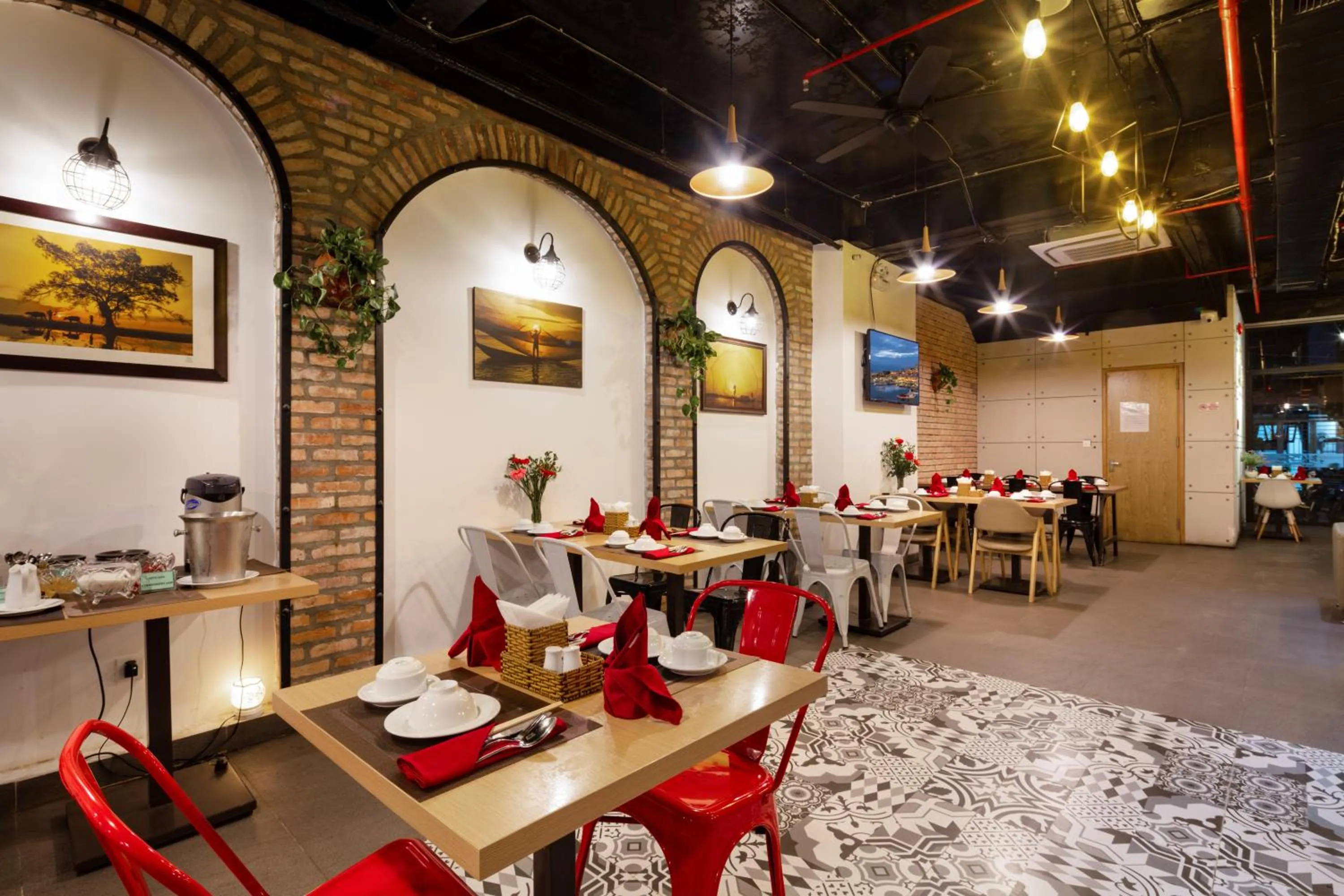 Restaurant/places to eat in Ale Nha Trang Hotel