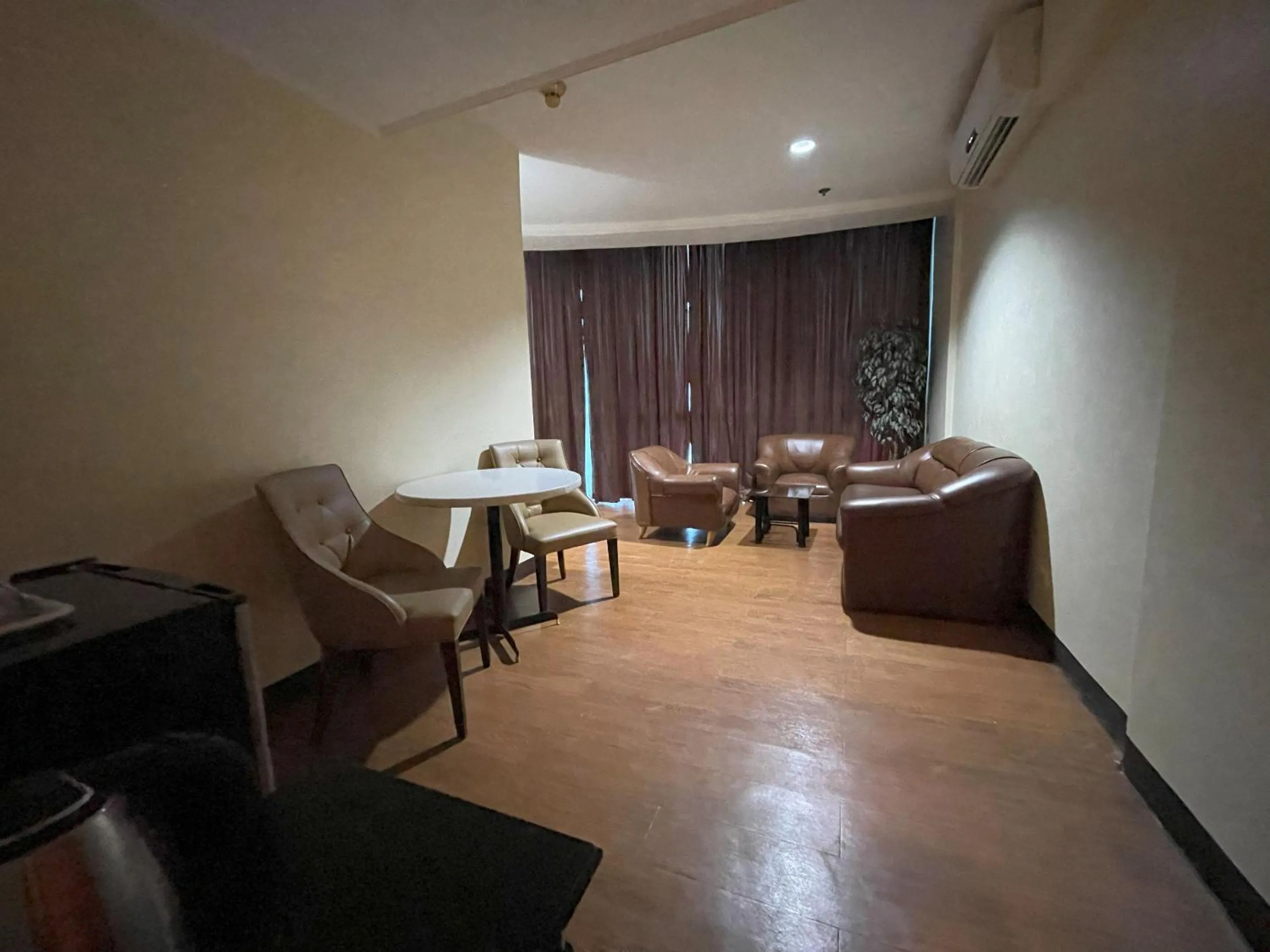 Golden Peak Hotel & Suites powered by Cocotel