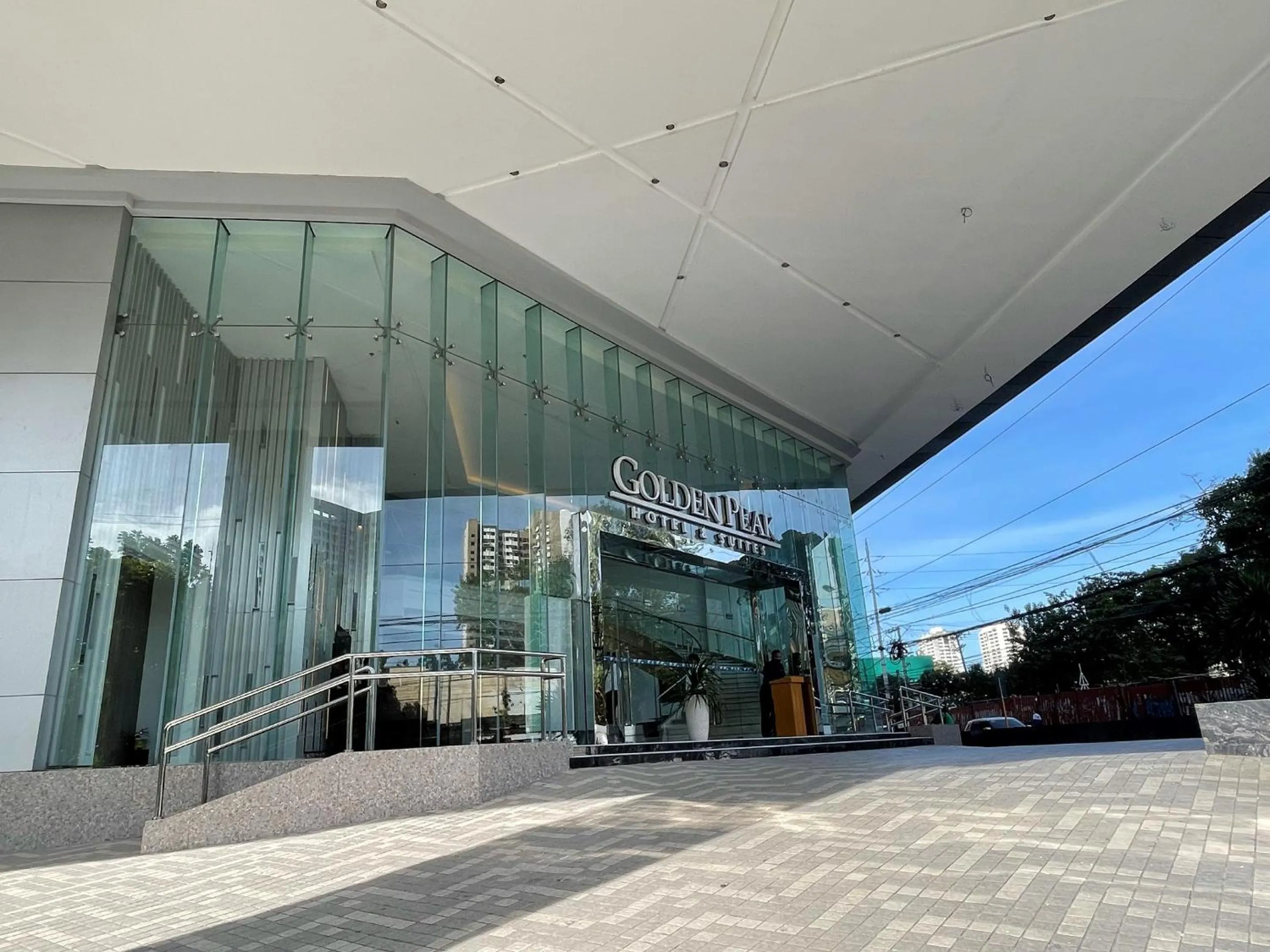 Golden Peak Hotel & Suites powered by Cocotel