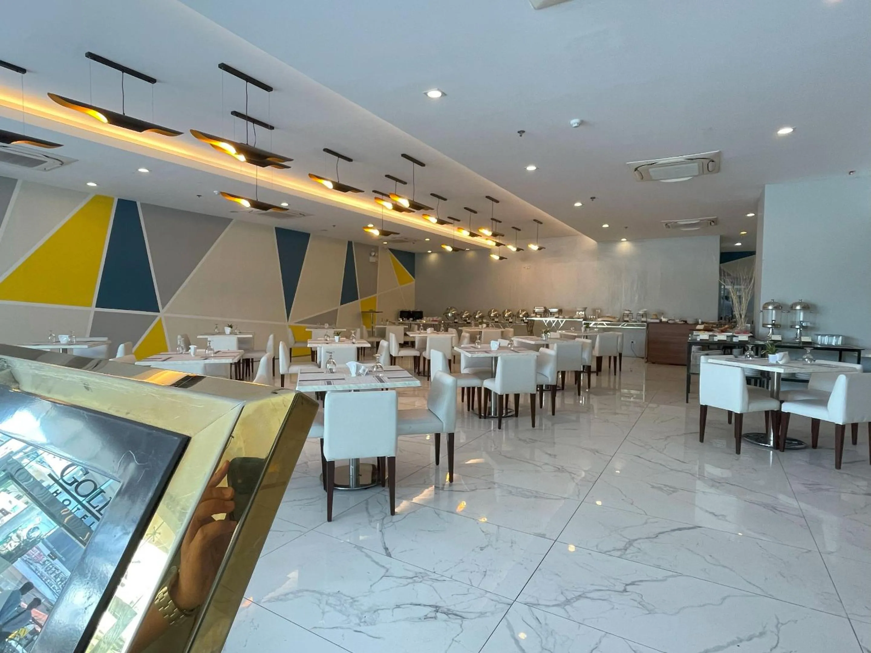 Golden Peak Hotel & Suites powered by Cocotel