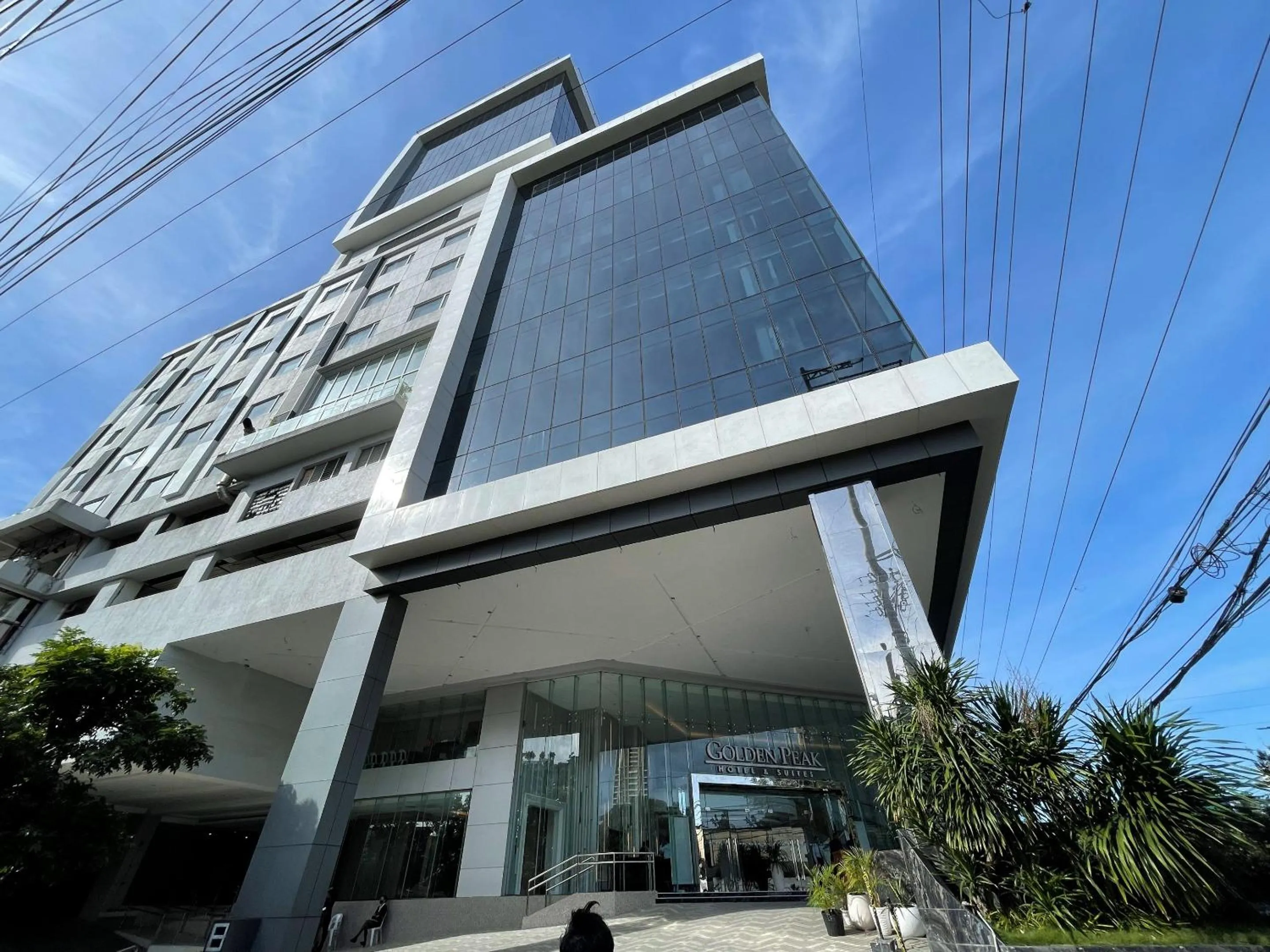 Golden Peak Hotel & Suites powered by Cocotel