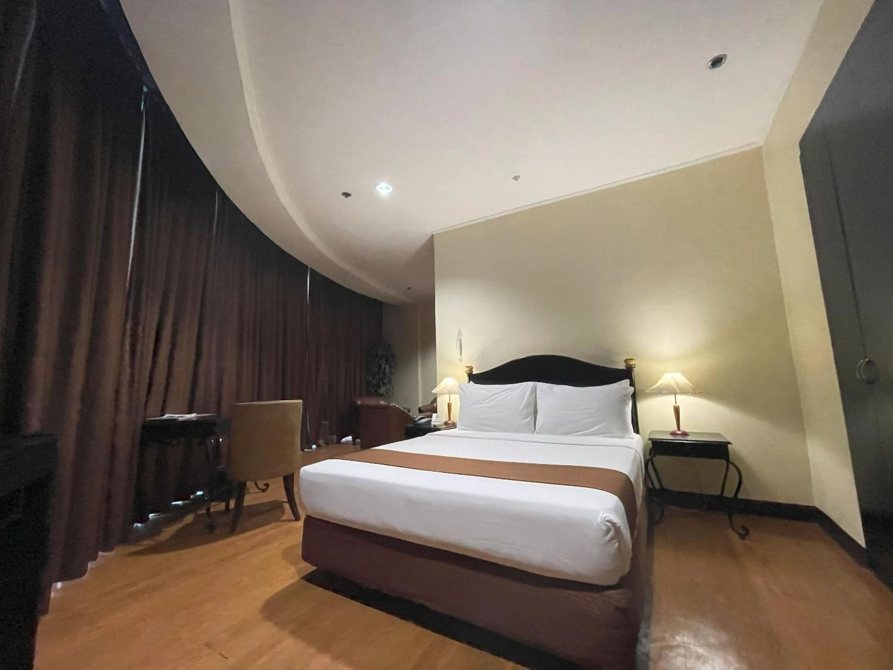 Bed in Golden Peak Hotel & Suites powered by Cocotel