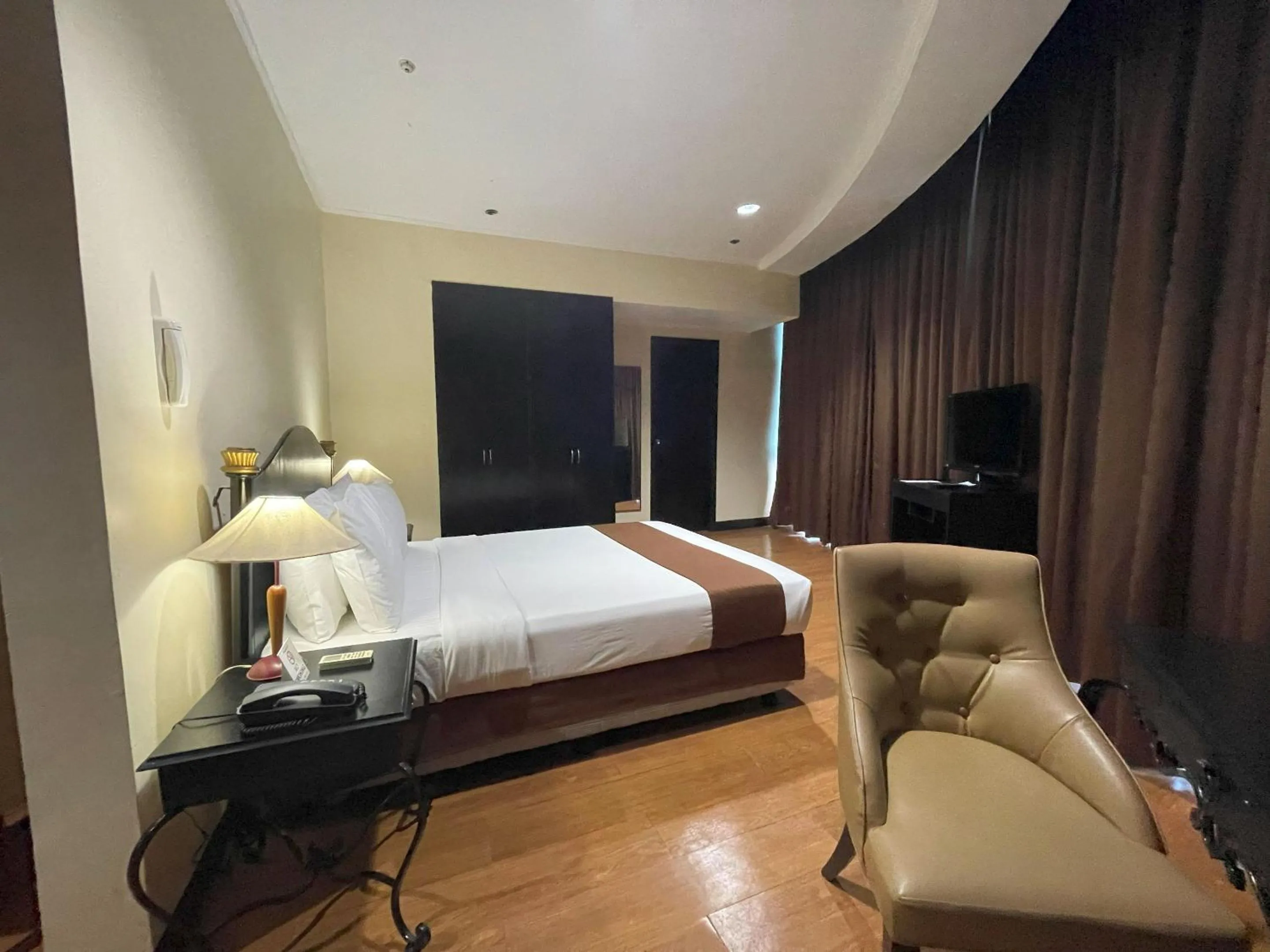 Bed in Golden Peak Hotel & Suites powered by Cocotel