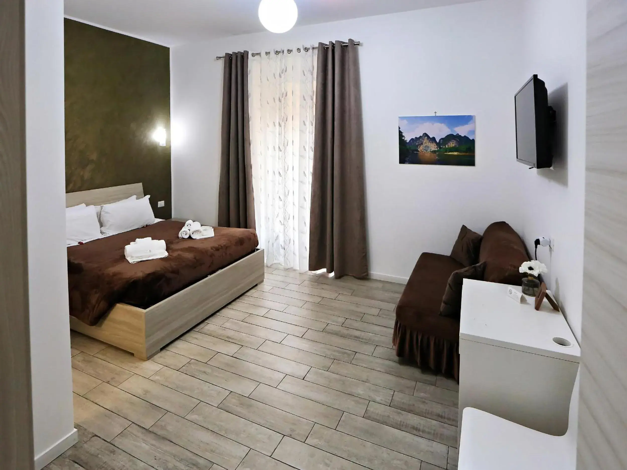 Quadruple Room with Shower in Relais Villa Borghese Quadruple Room with Shower in Relais Villa Borghese