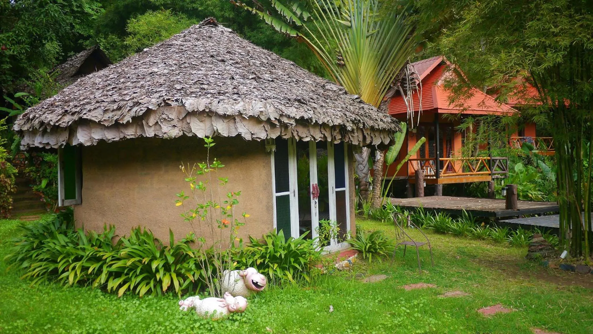 Property building in Pho Rak Nah Pai