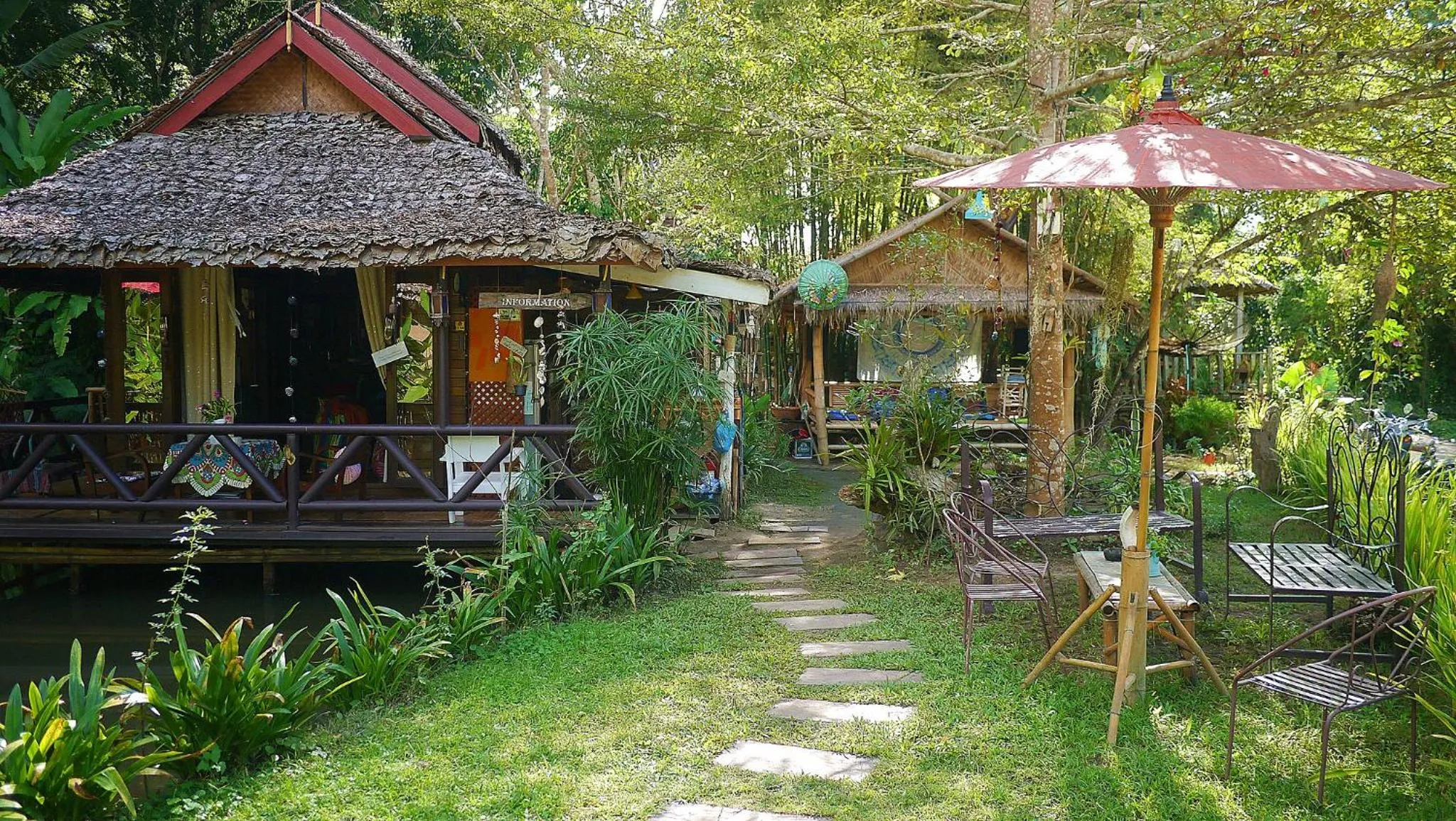 Facade/entrance in Pho Rak Nah Pai