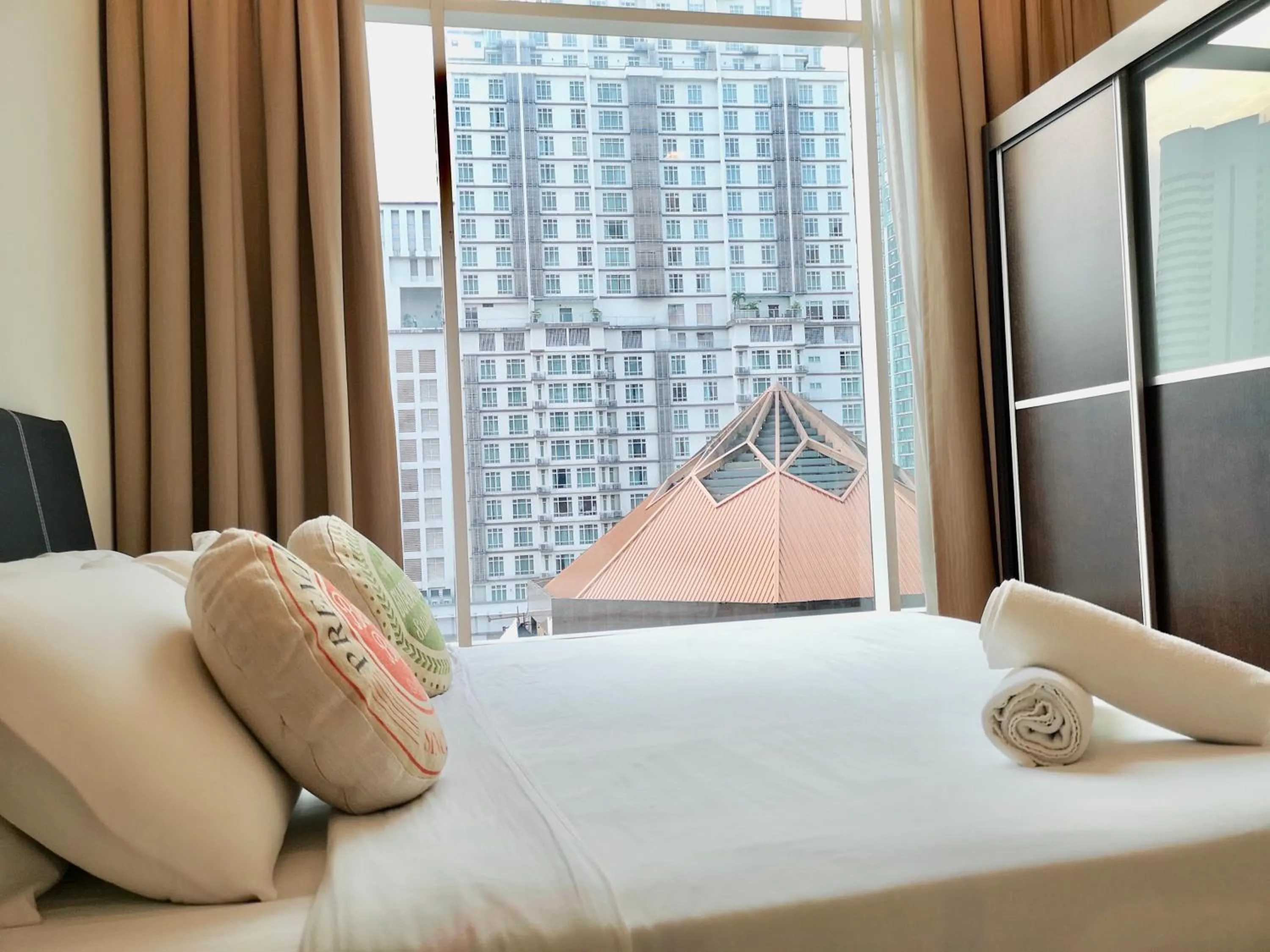Bed in Soho Suites Klcc By Pnut