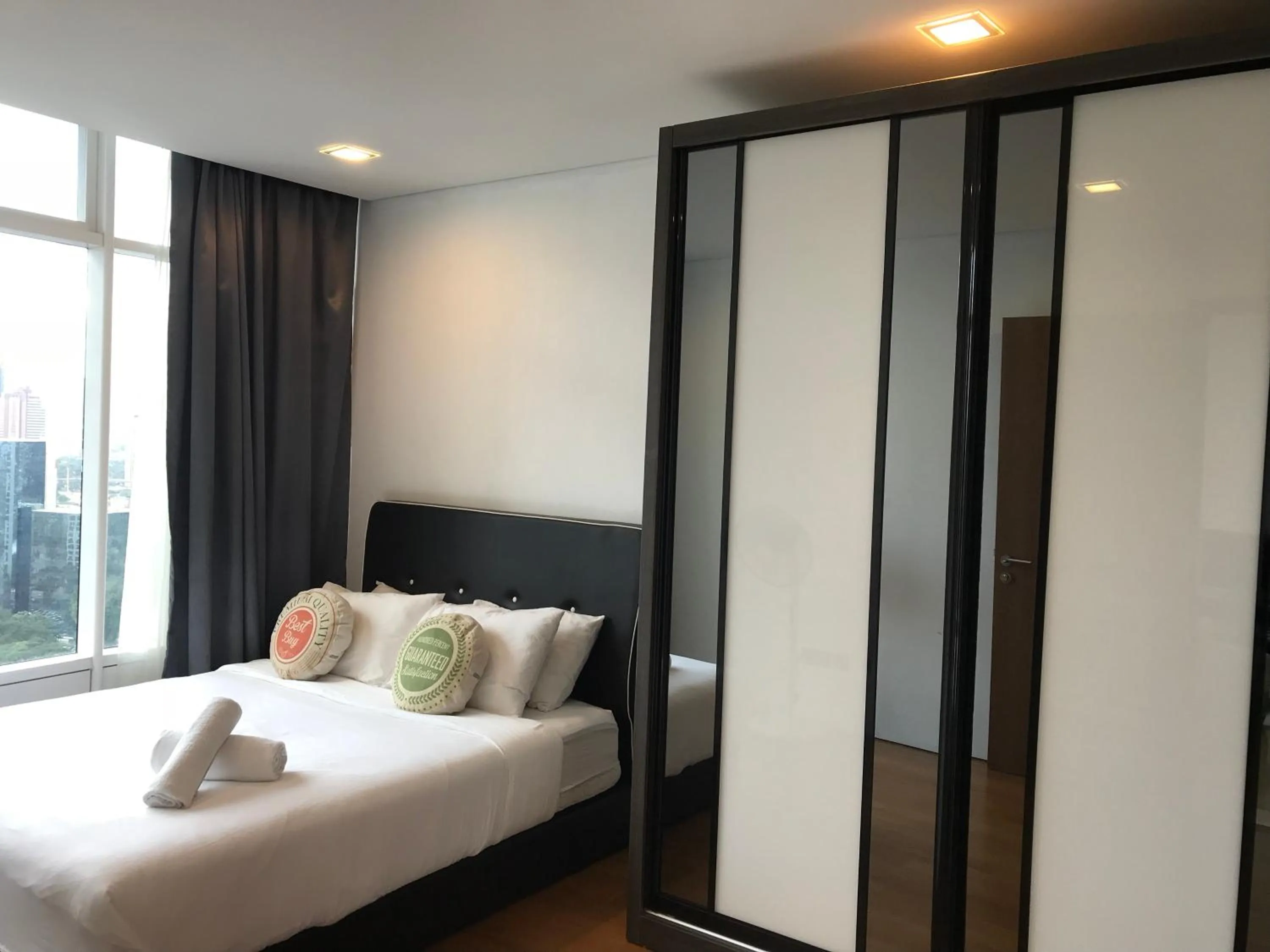 Bed in VORTEX SUITES KLCC by PNUT With NETFLIX