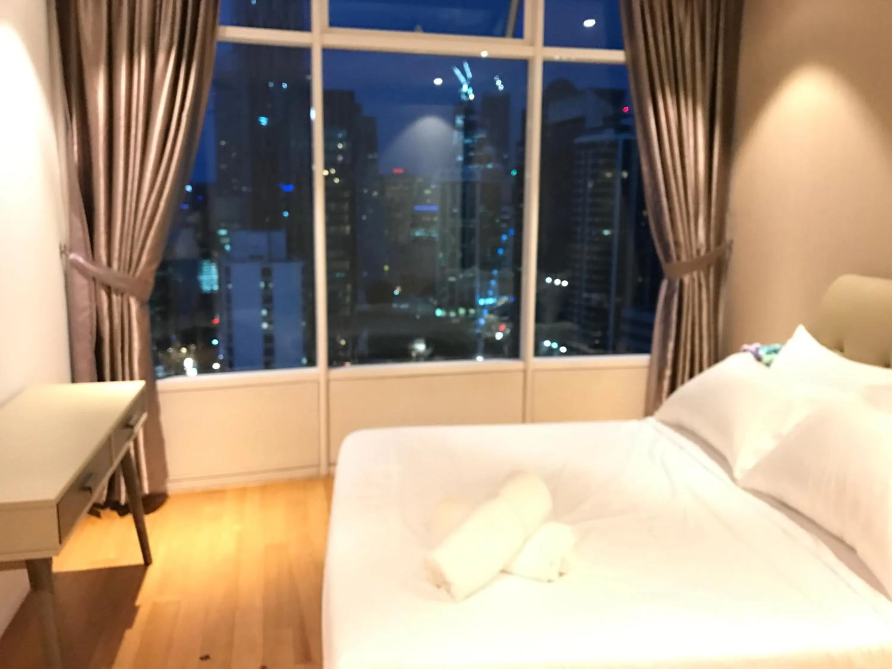 Bed in VORTEX SUITES KLCC by PNUT With NETFLIX
