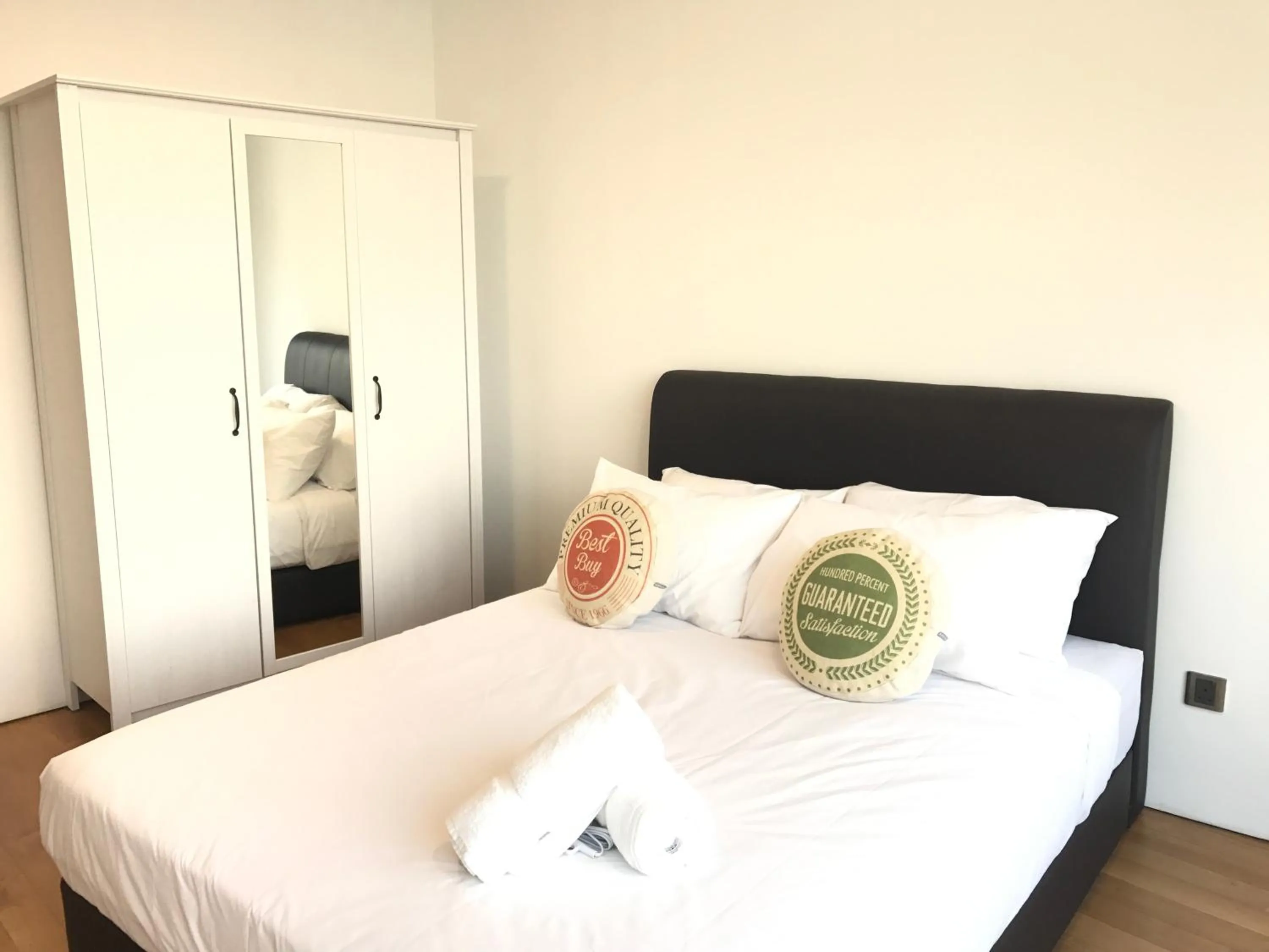 Bed in VORTEX SUITES KLCC by PNUT With NETFLIX