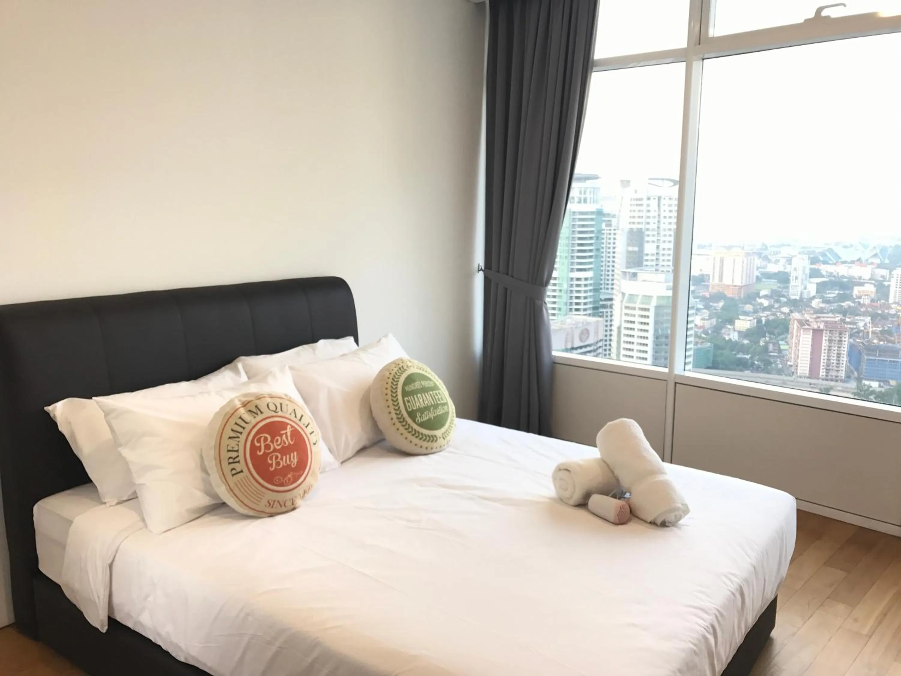Bed in VORTEX SUITES KLCC by PNUT With NETFLIX