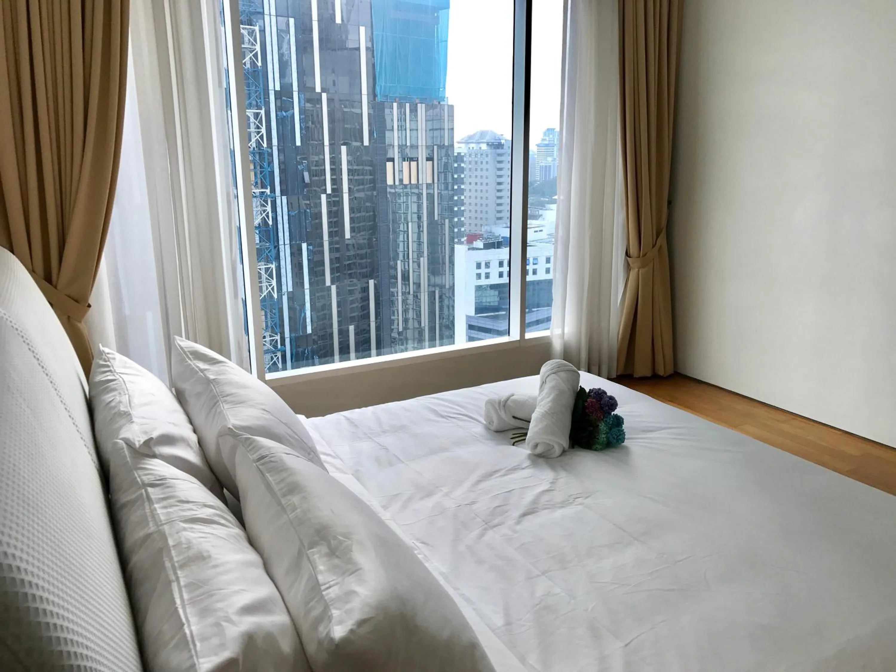 Bed in VORTEX SUITES KLCC by PNUT With NETFLIX