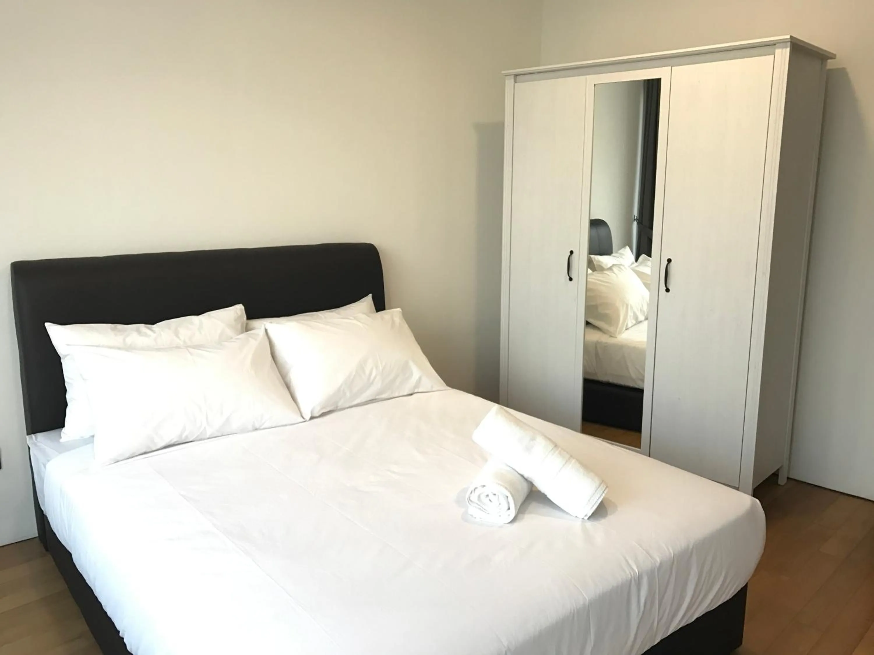 Bed in VORTEX SUITES KLCC by PNUT With NETFLIX