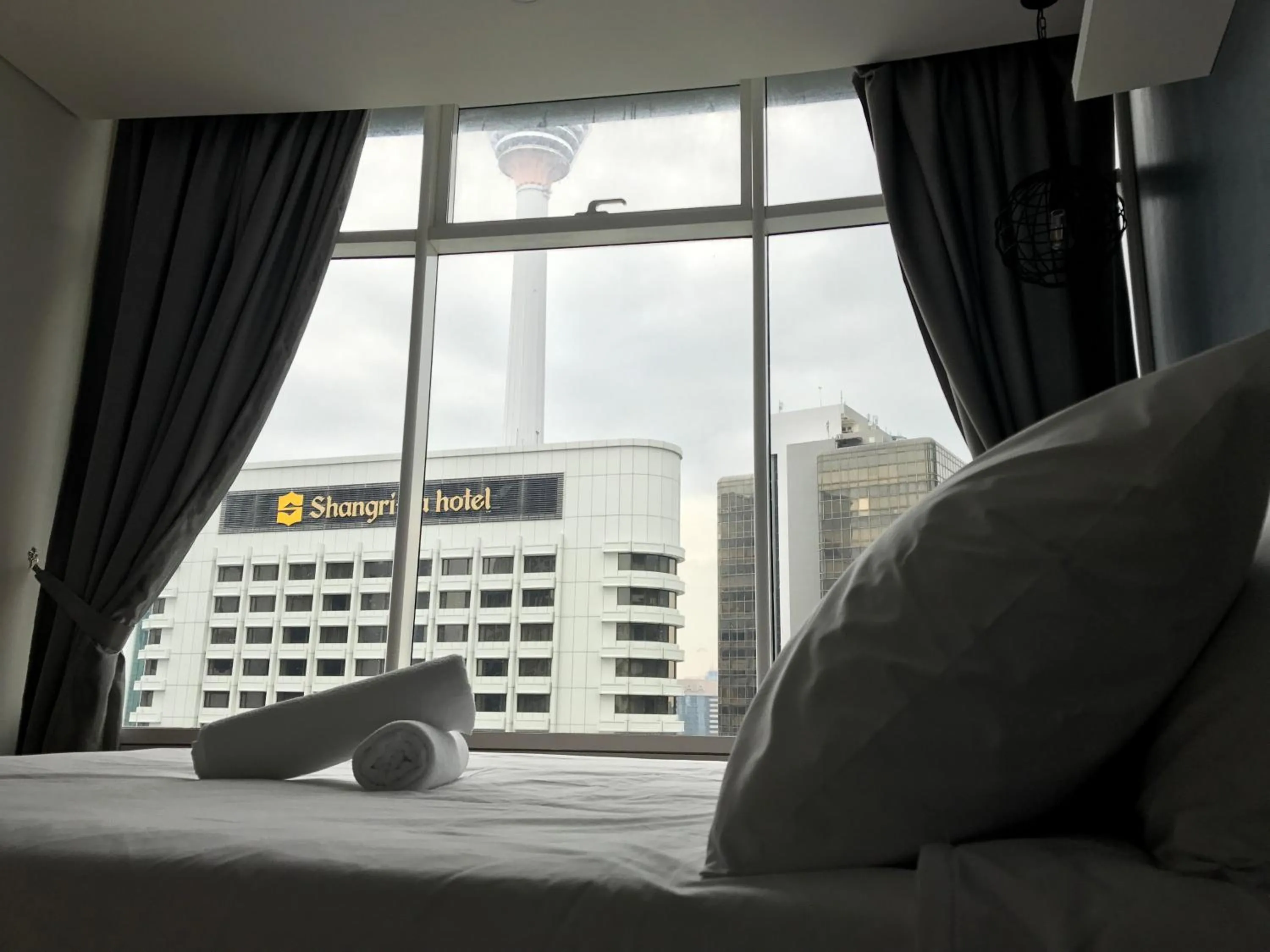 Bed in VORTEX SUITES KLCC by PNUT With NETFLIX